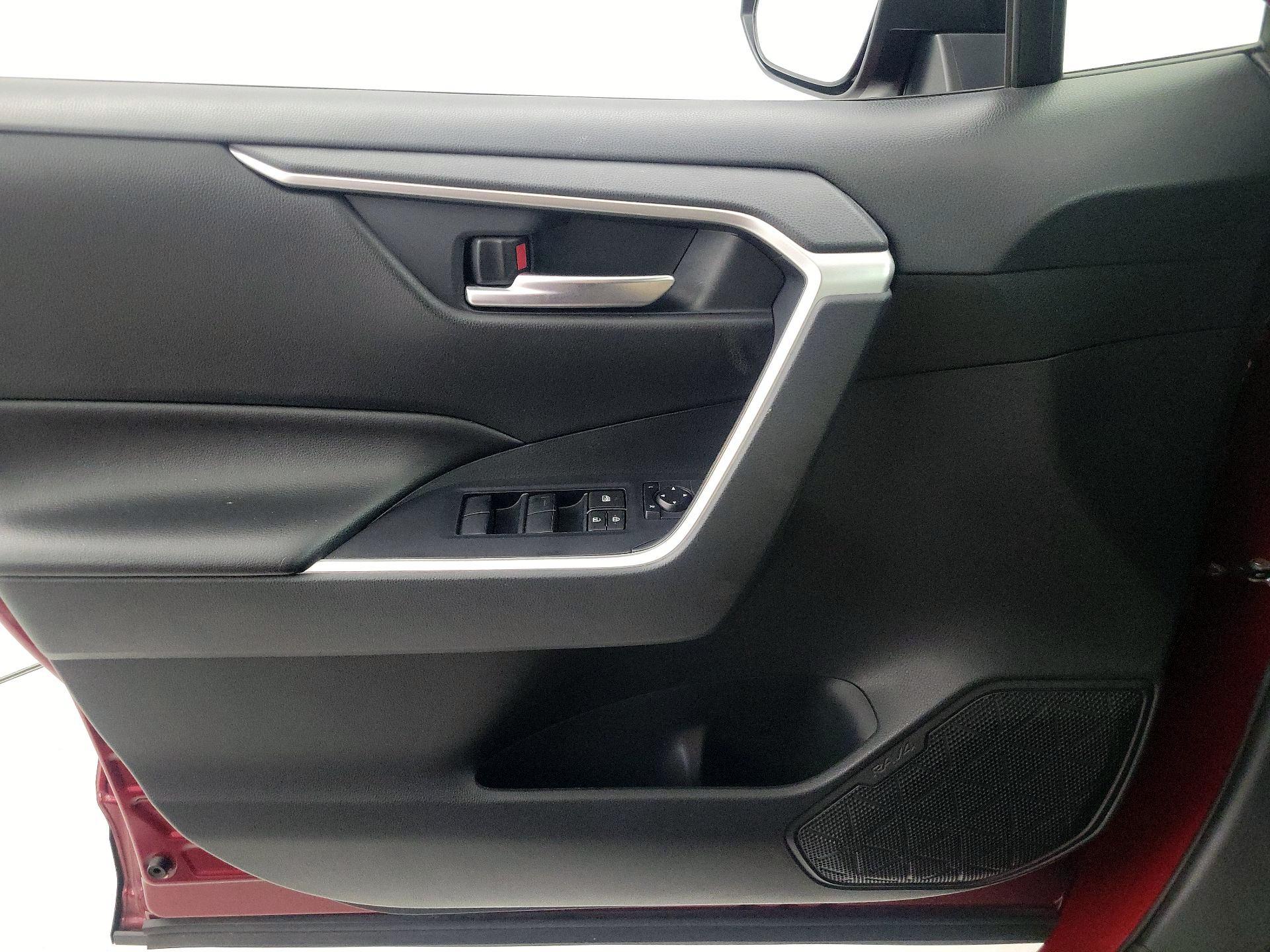 Thumbnail: 2019 Toyota RAV4 - 12