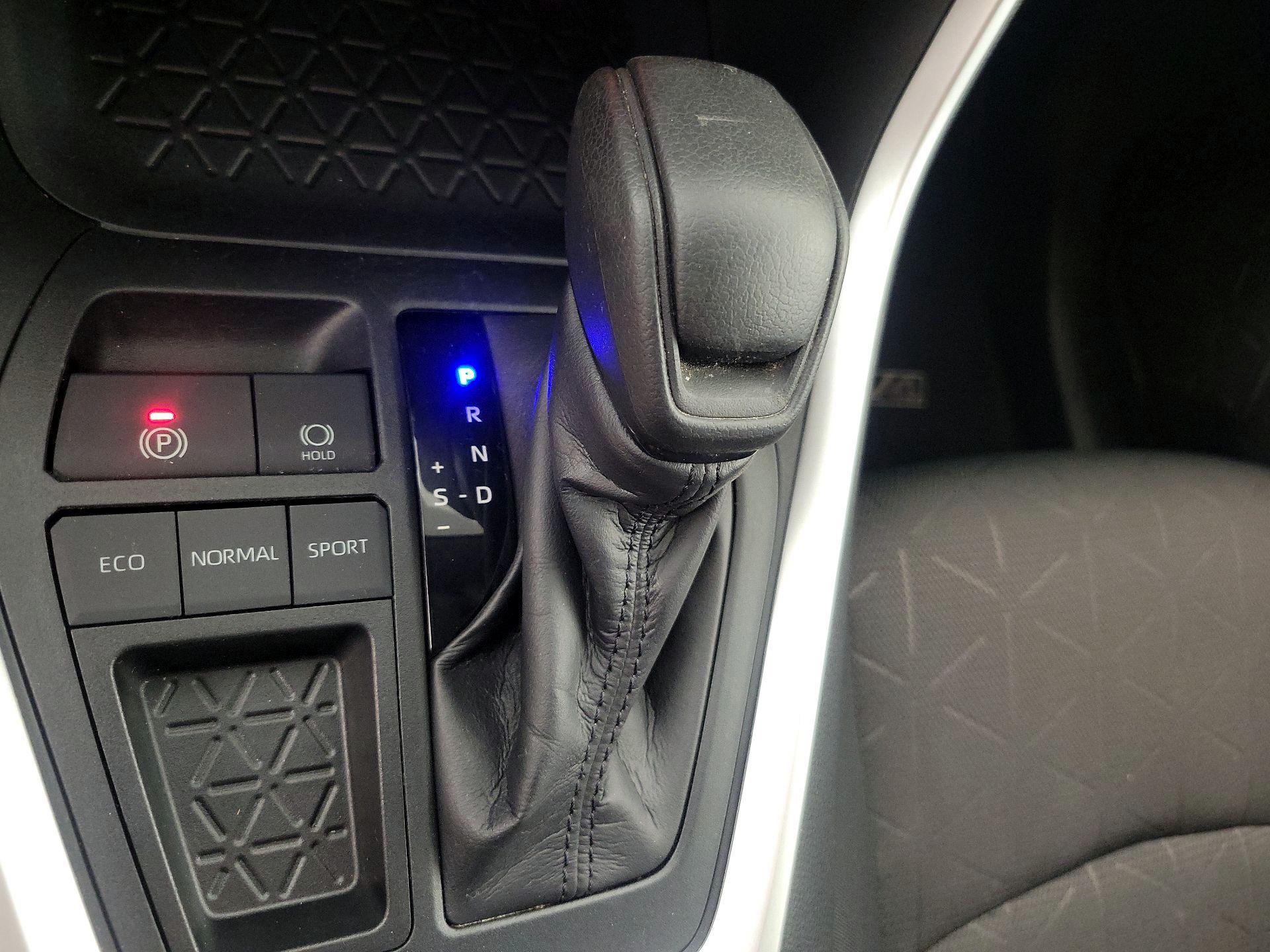 Thumbnail: 2019 Toyota RAV4 - 17