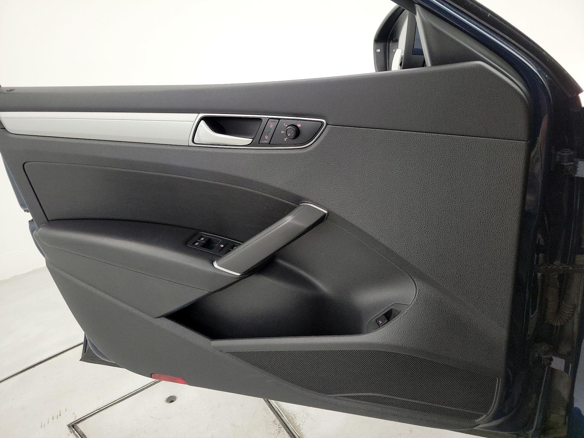 Thumbnail: 2019 Volkswagen Passat - 12