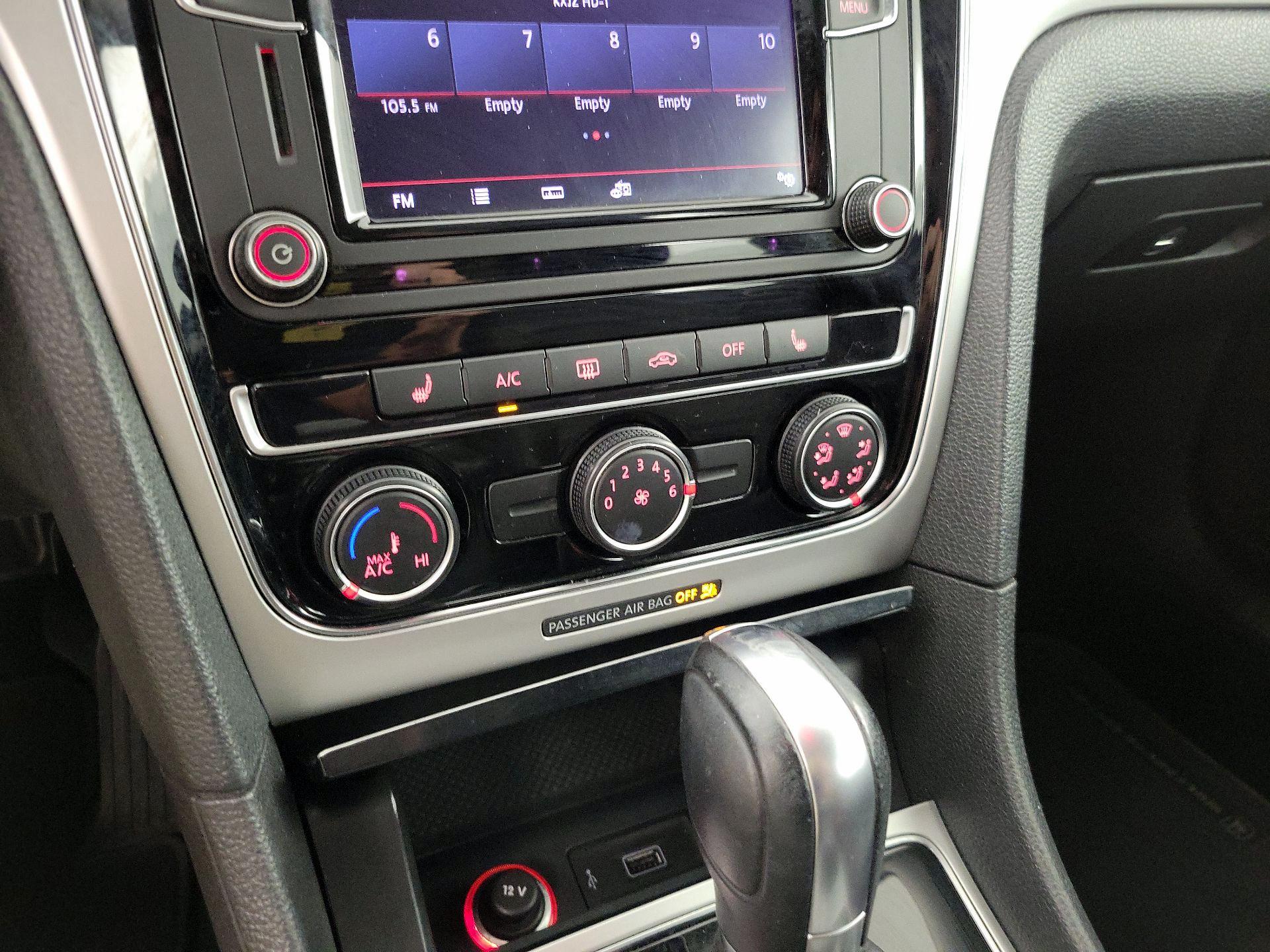 Thumbnail: 2019 Volkswagen Passat - 16