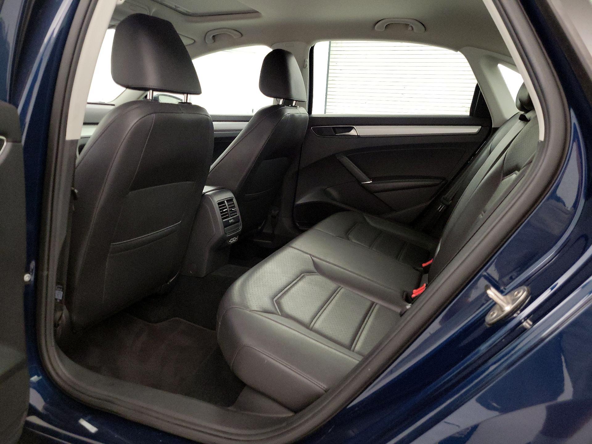 Thumbnail: 2019 Volkswagen Passat - 19