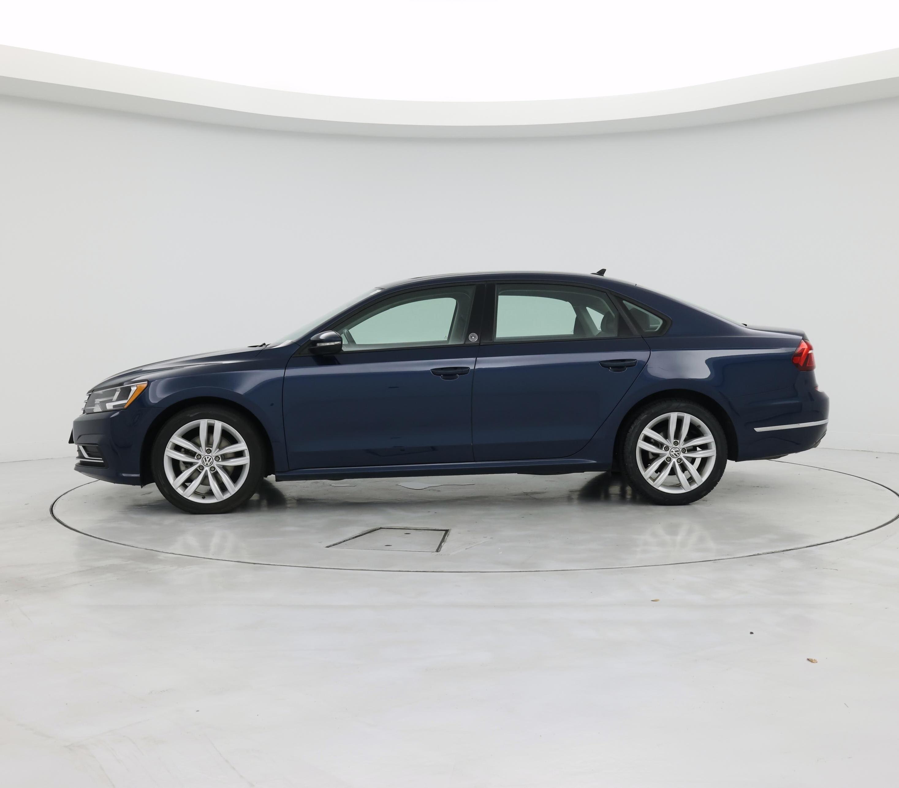 Thumbnail: 2019 Volkswagen Passat - 3