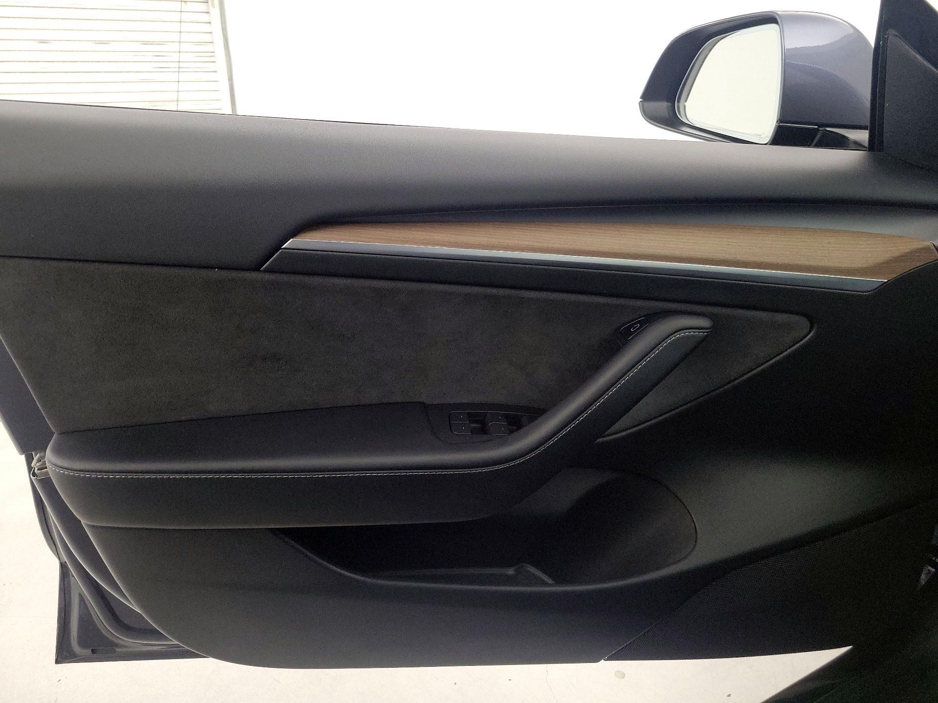 Thumbnail: 2021 Tesla Model 3 - 12