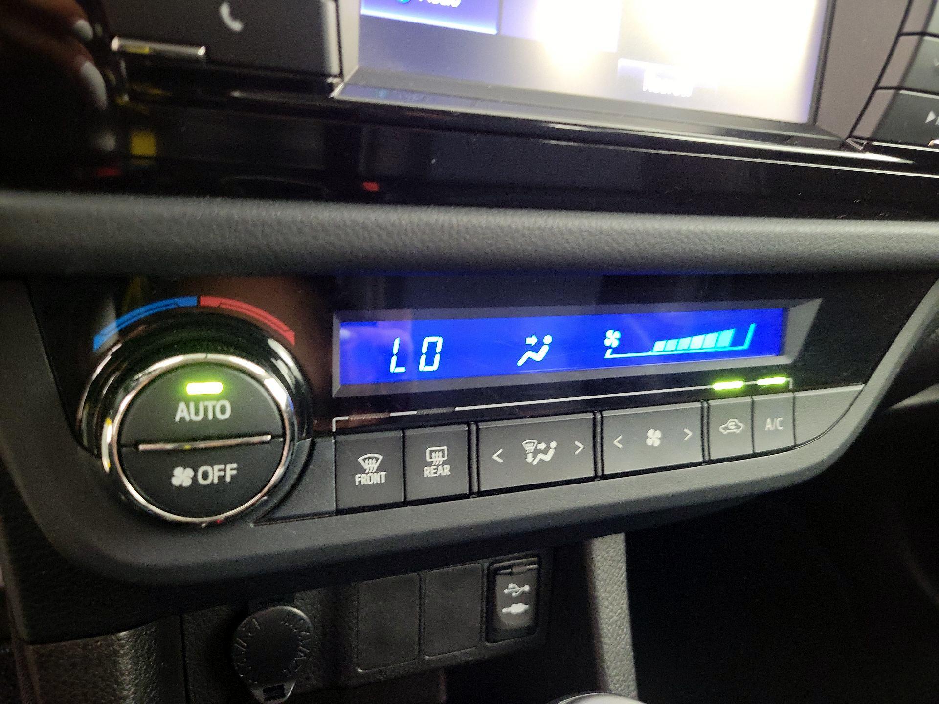 Thumbnail: 2016 Toyota Corolla - 16