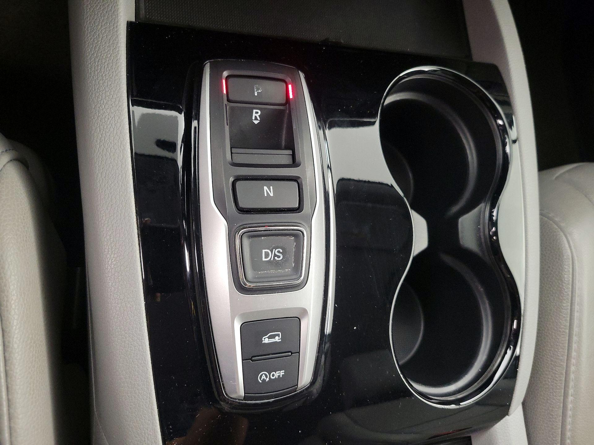 Thumbnail: 2016 Honda Pilot - 17