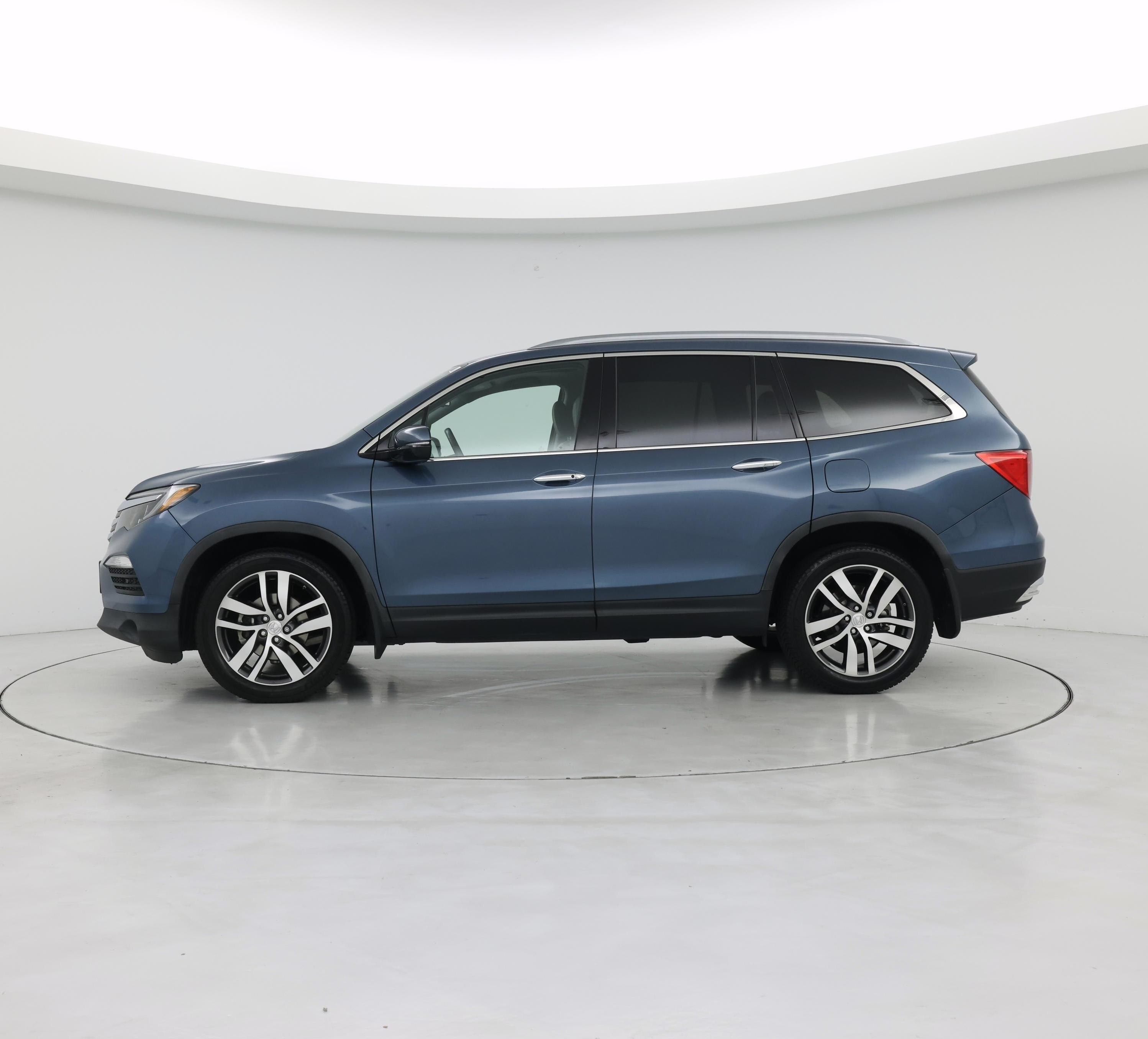 Thumbnail: 2016 Honda Pilot - 3