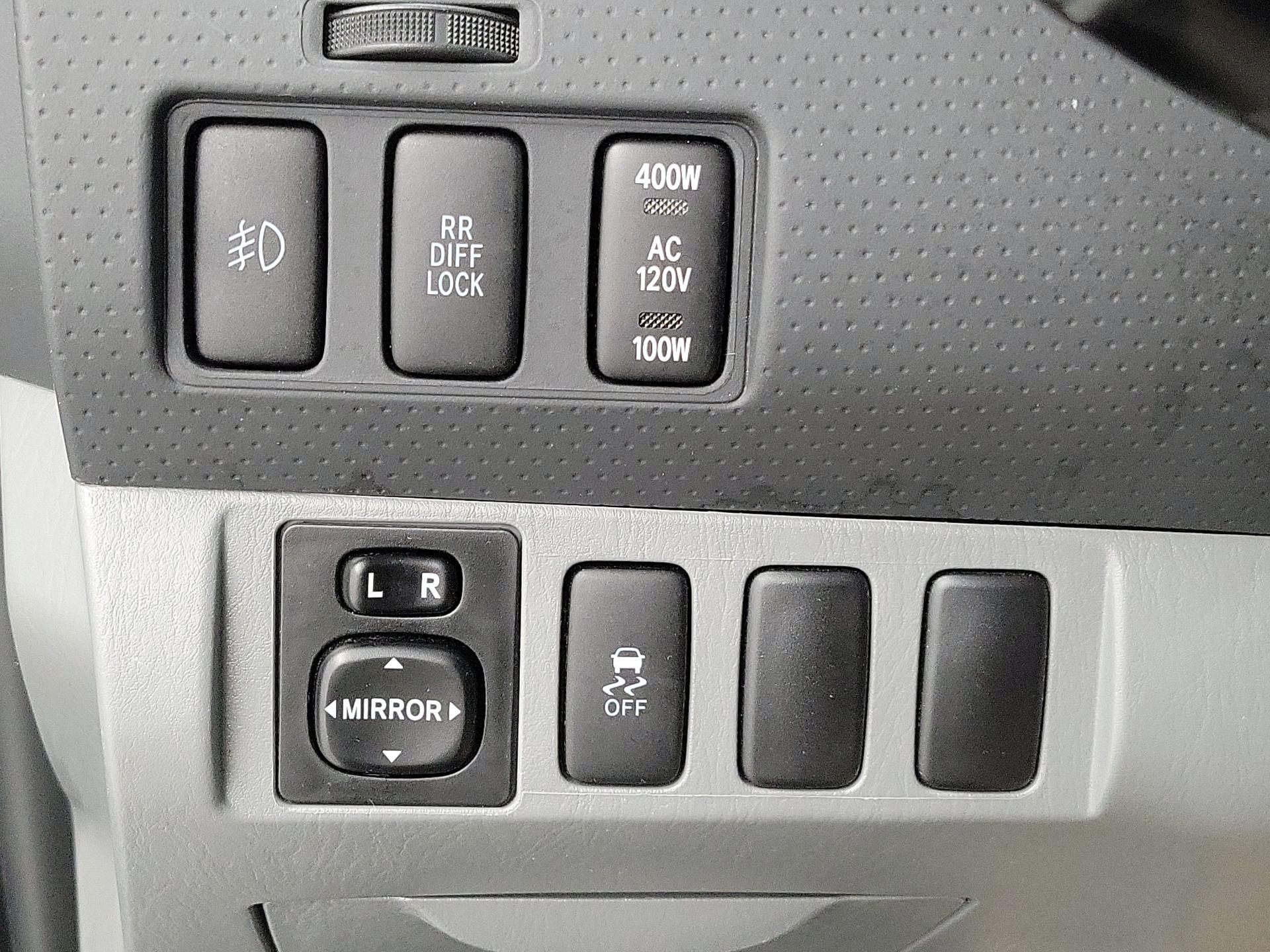 Thumbnail: 2014 Toyota Tacoma - 13