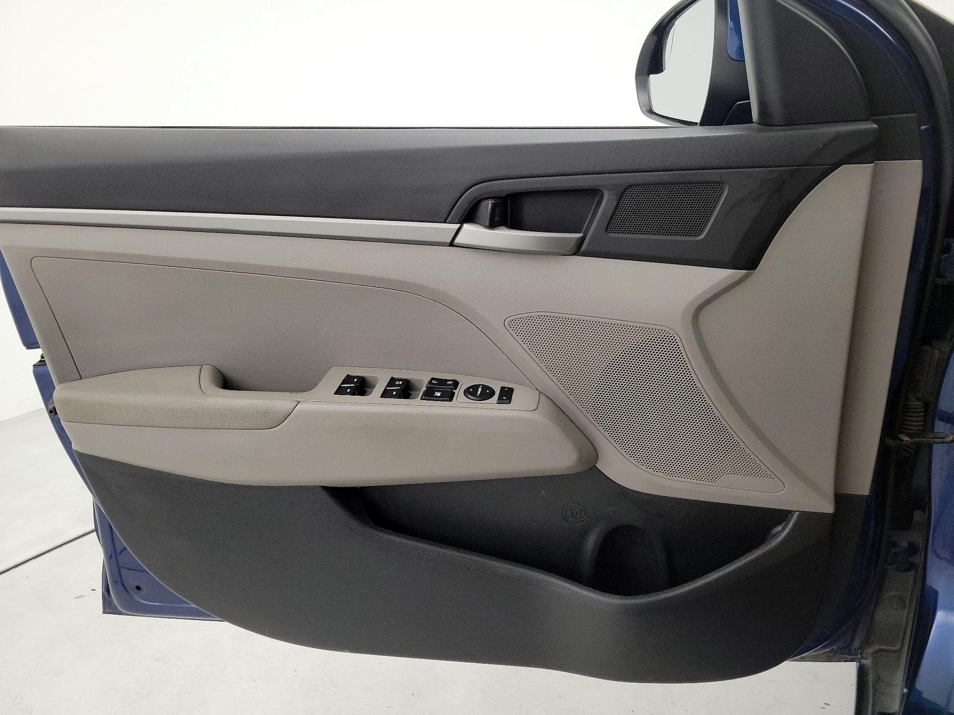 Thumbnail: 2018 Hyundai Elantra - 12