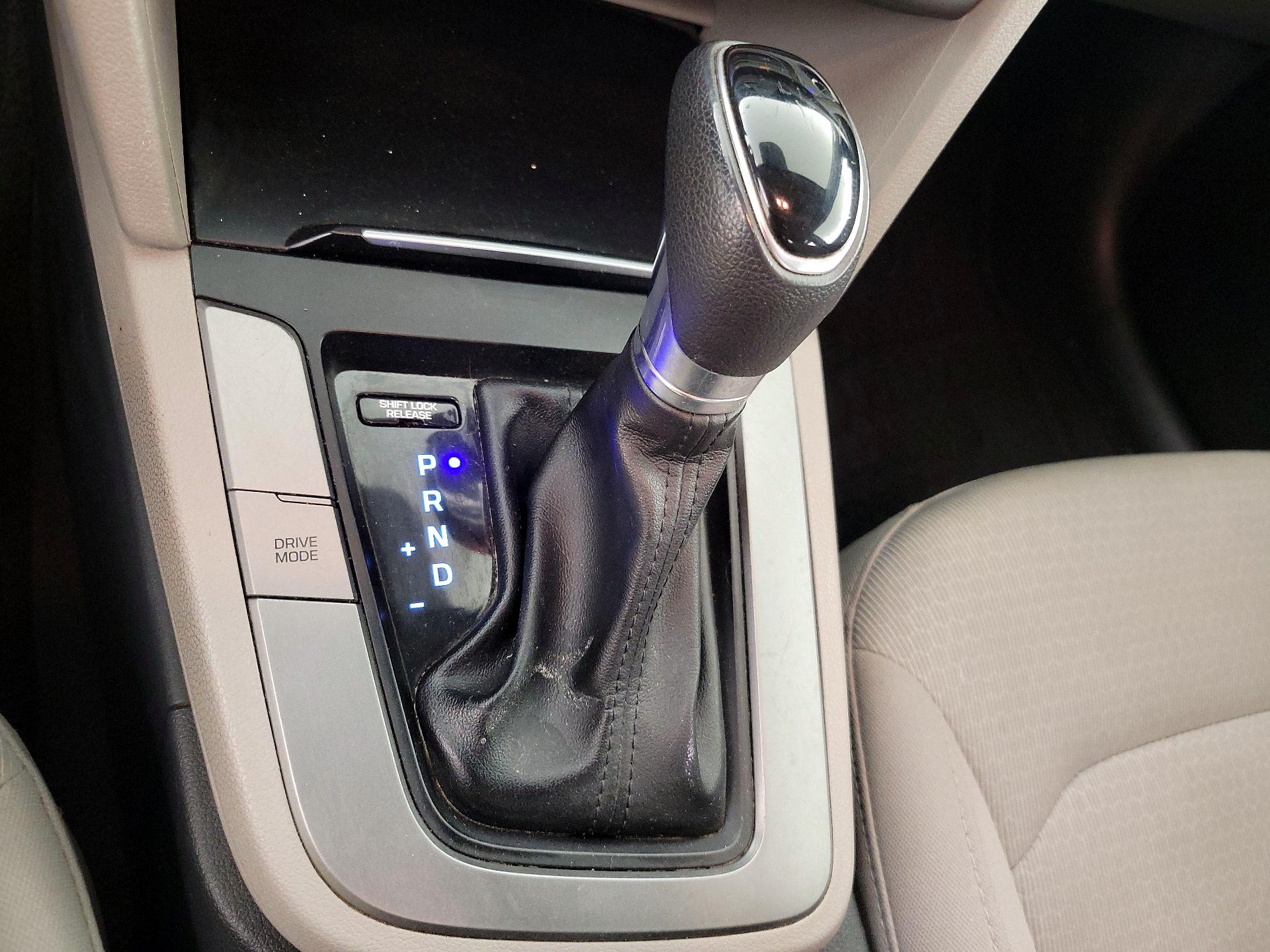 Thumbnail: 2018 Hyundai Elantra - 16