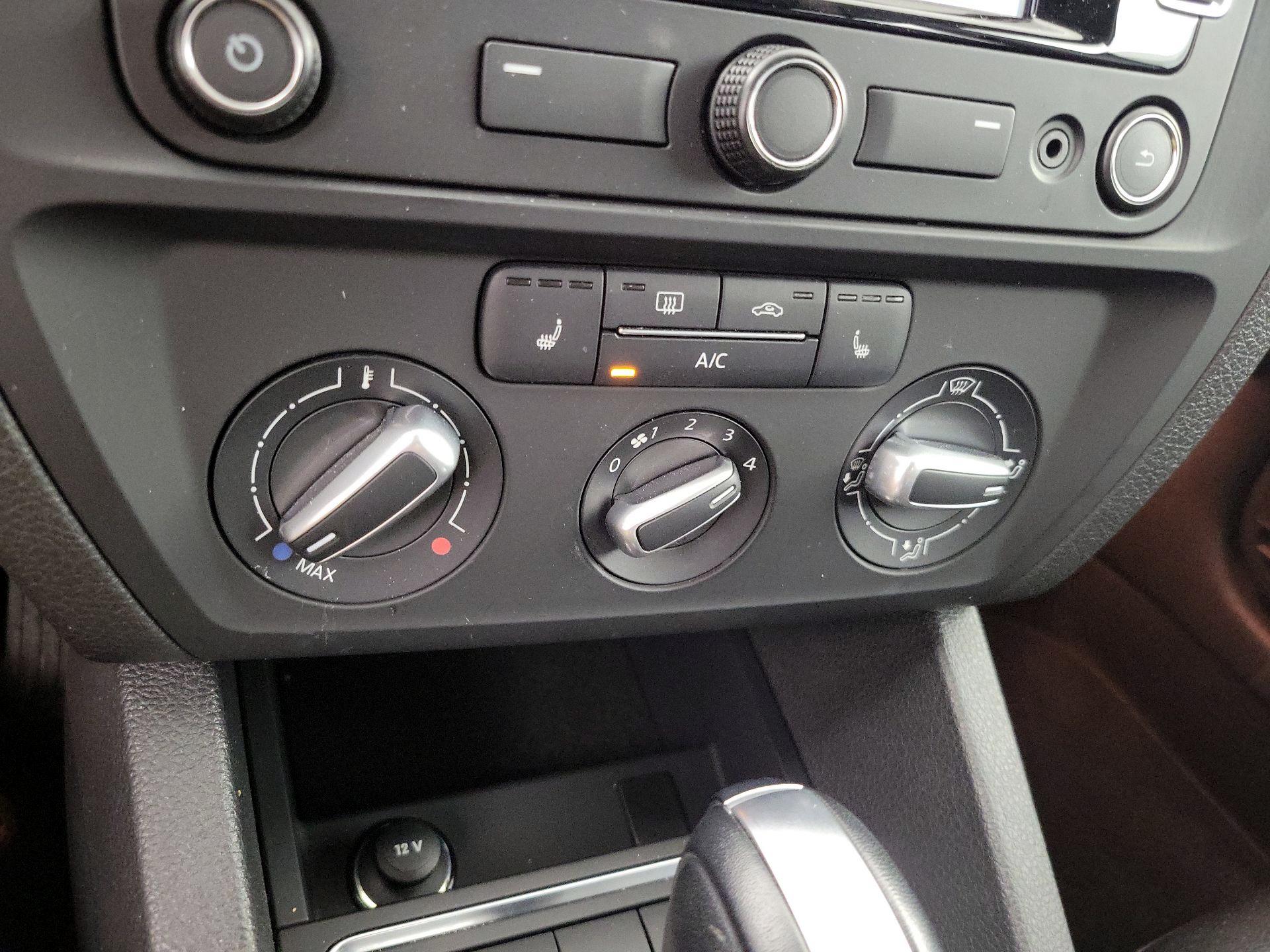 Thumbnail: 2015 Volkswagen Jetta - 15