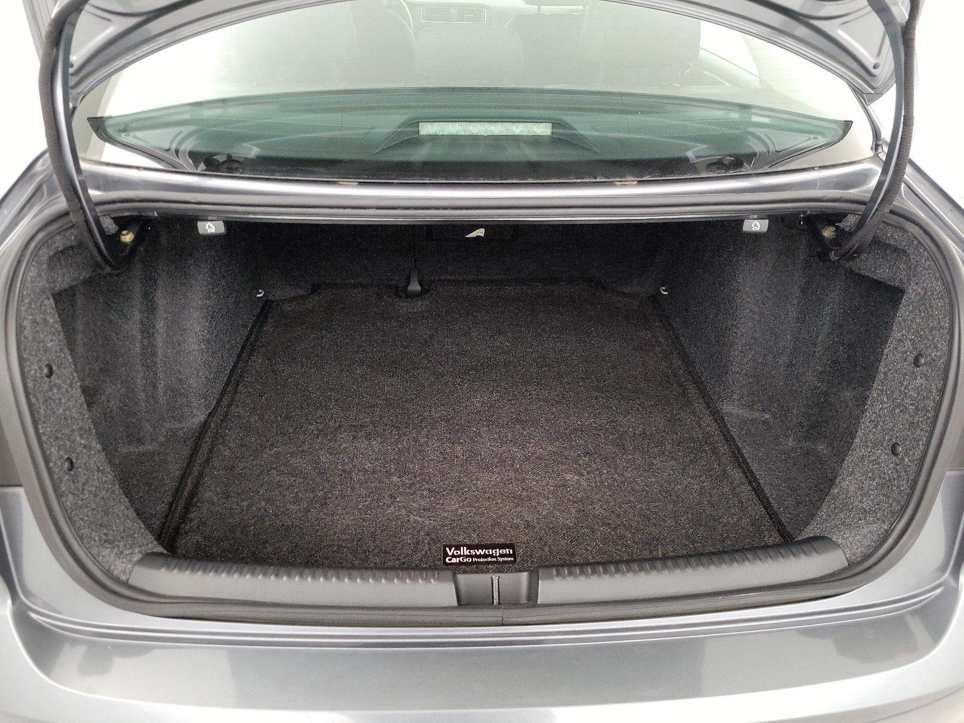 Thumbnail: 2015 Volkswagen Jetta - 18