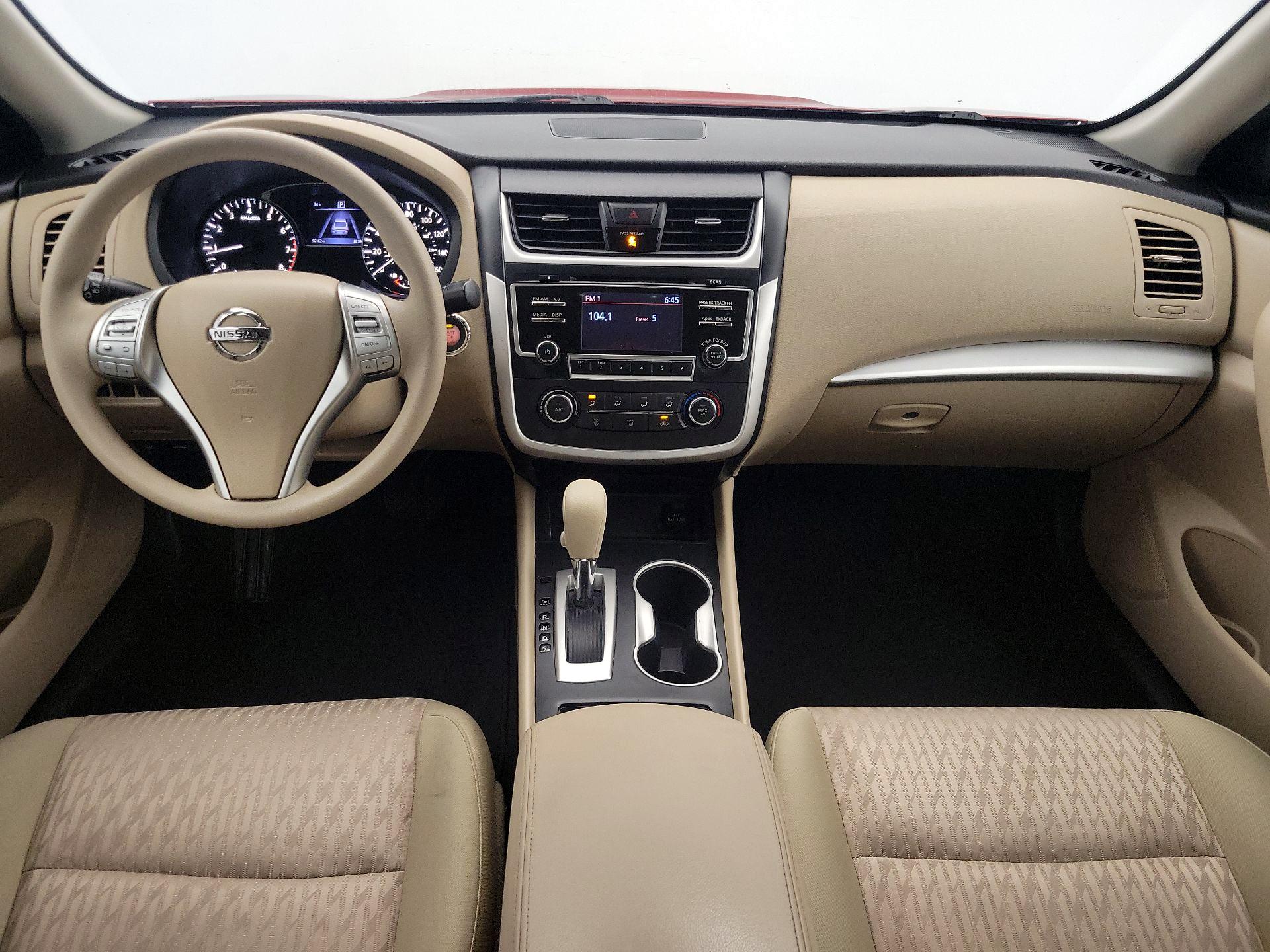 Thumbnail: 2016 Nissan Altima - 9