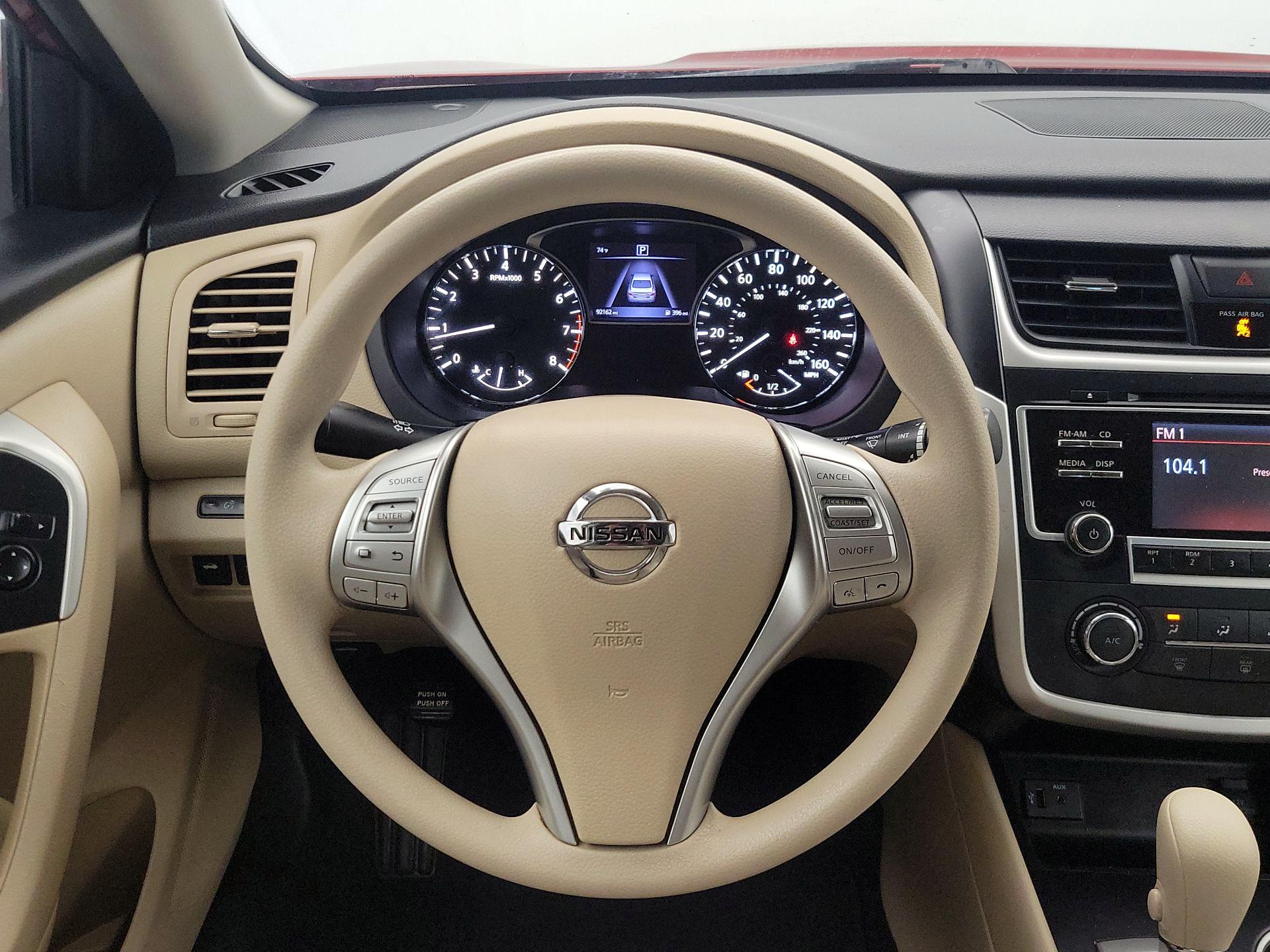 Thumbnail: 2016 Nissan Altima - 10