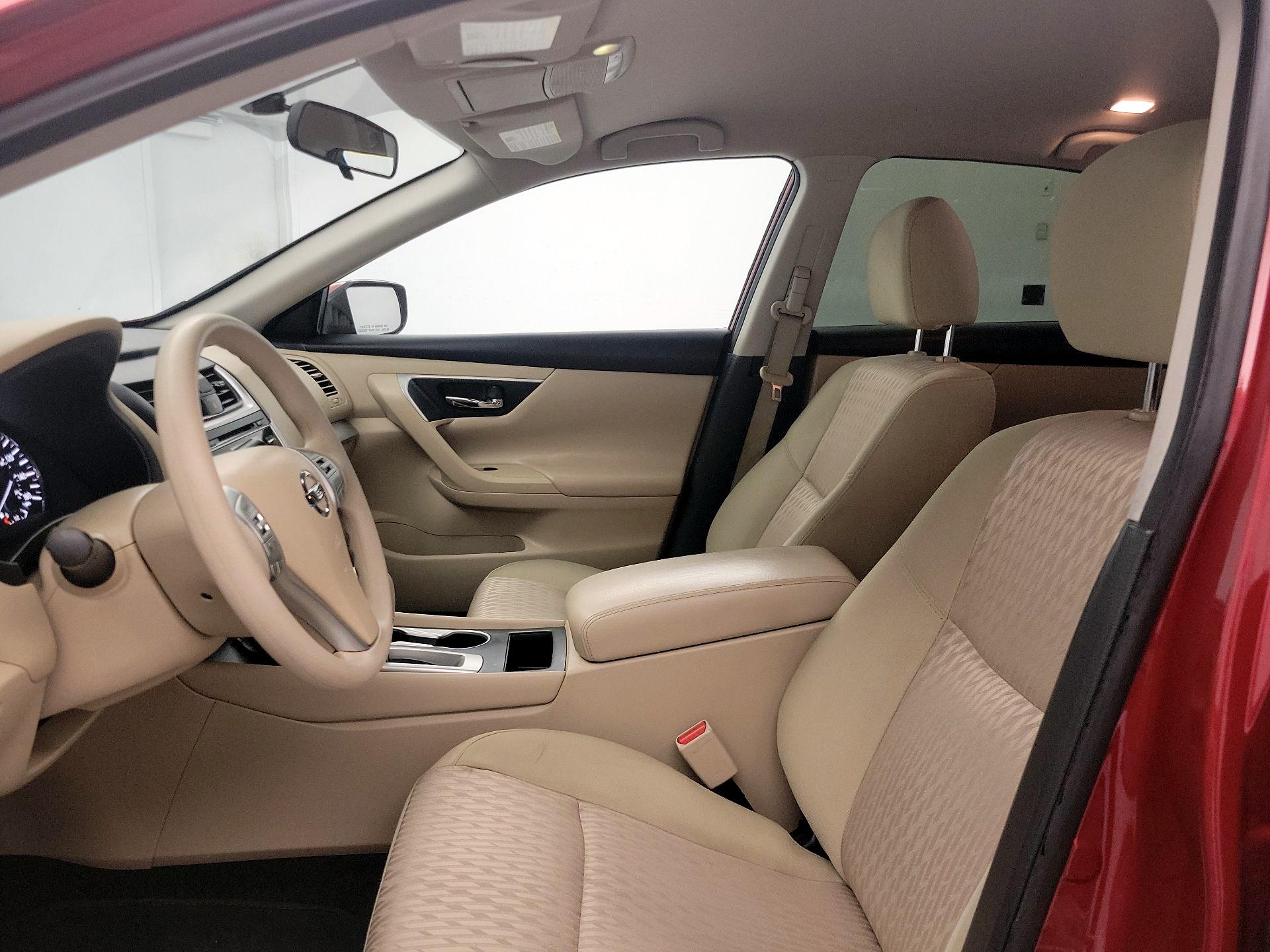 Thumbnail: 2016 Nissan Altima - 11