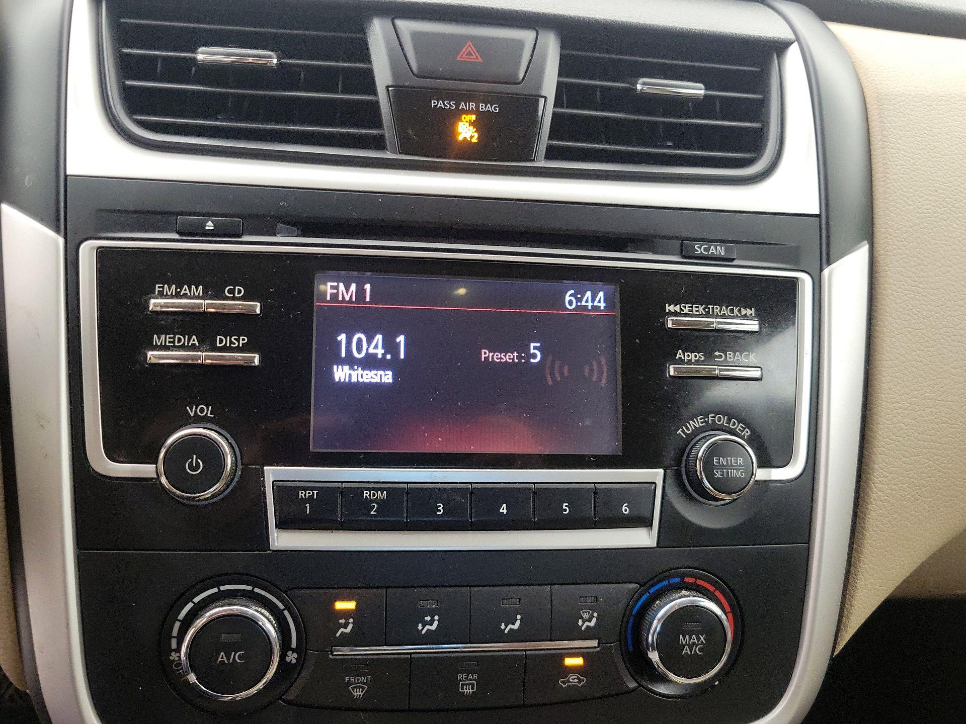 Thumbnail: 2016 Nissan Altima - 15