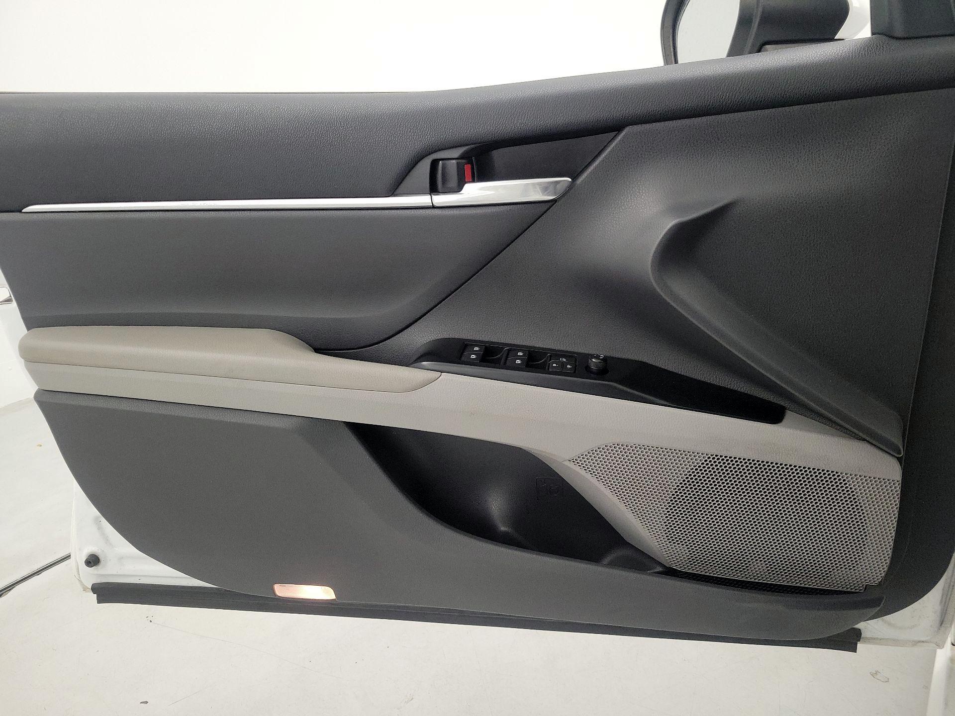 Thumbnail: 2019 Toyota Camry - 12