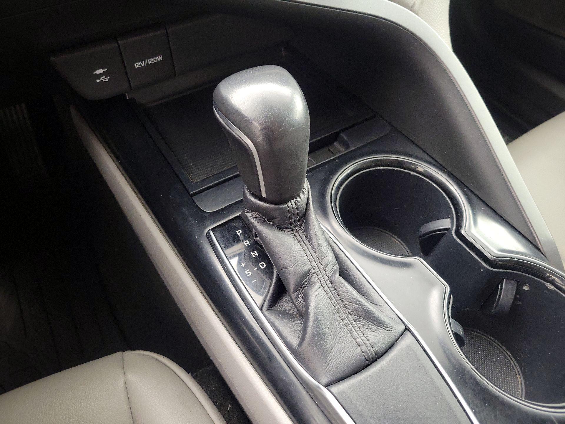 Thumbnail: 2019 Toyota Camry - 17