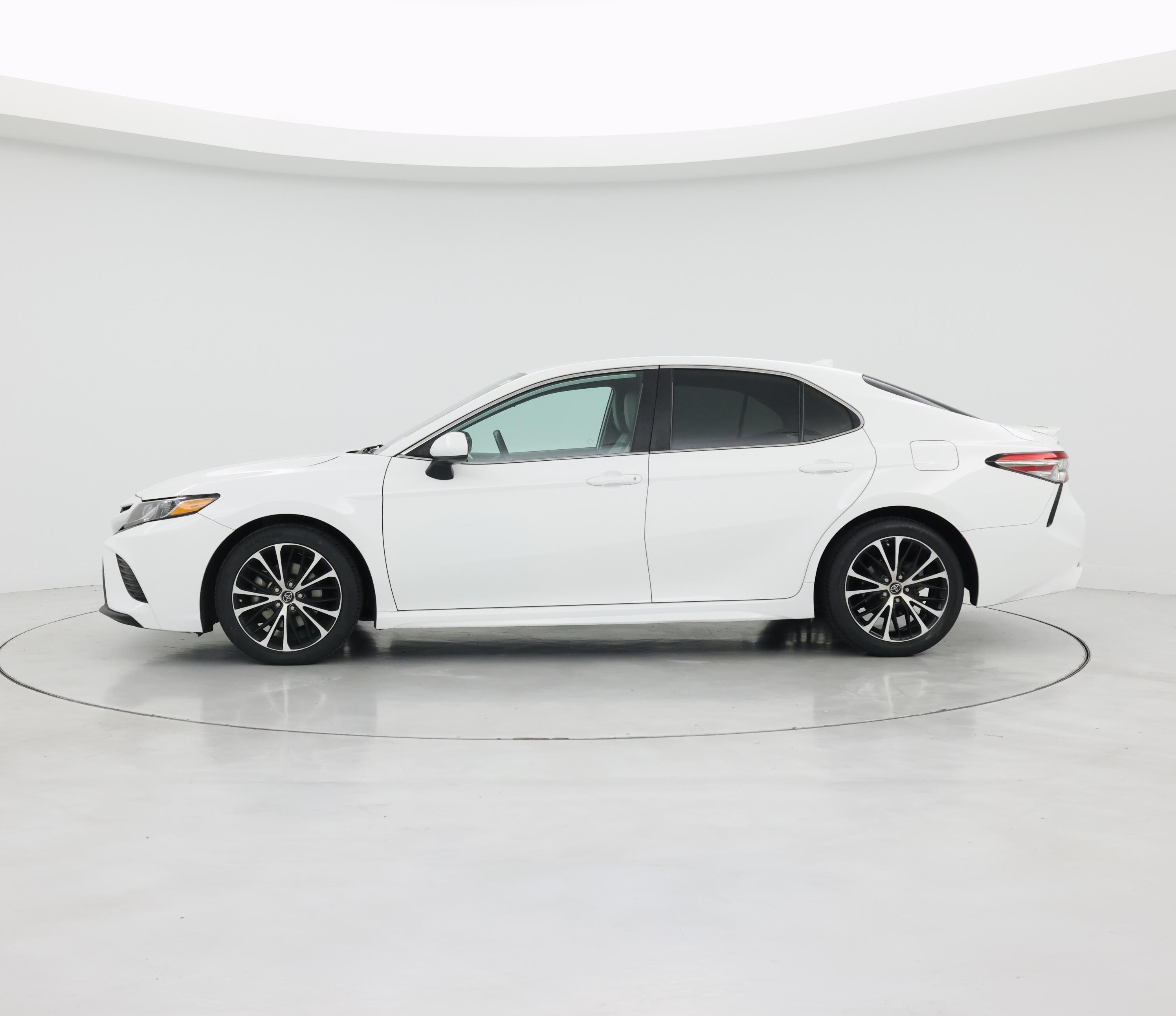 Thumbnail: 2019 Toyota Camry - 3
