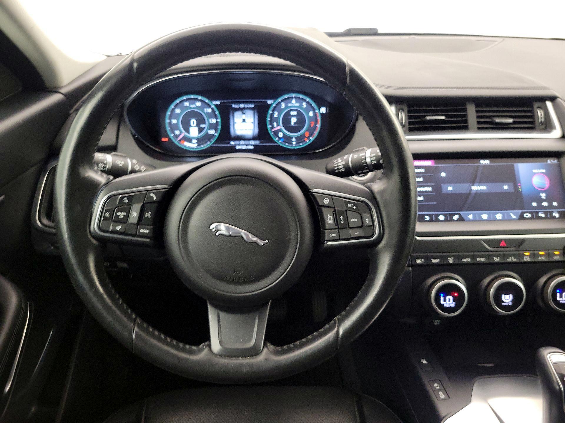 Thumbnail: 2018 Jaguar E-Pace - 10