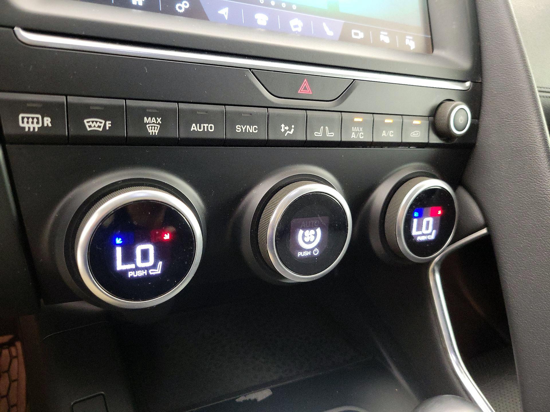 Thumbnail: 2018 Jaguar E-Pace - 16