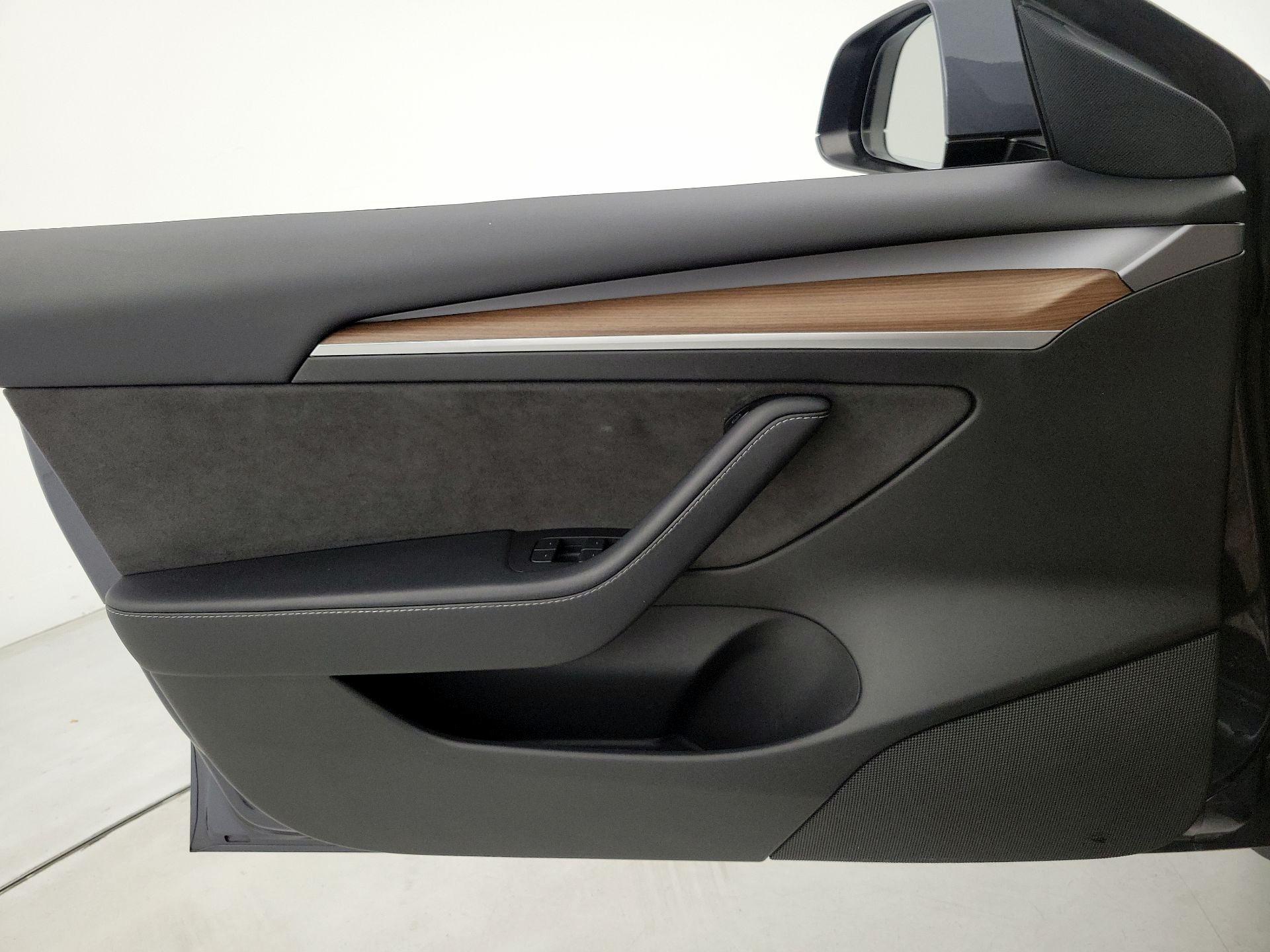 Thumbnail: 2022 Tesla Model 3 - 12