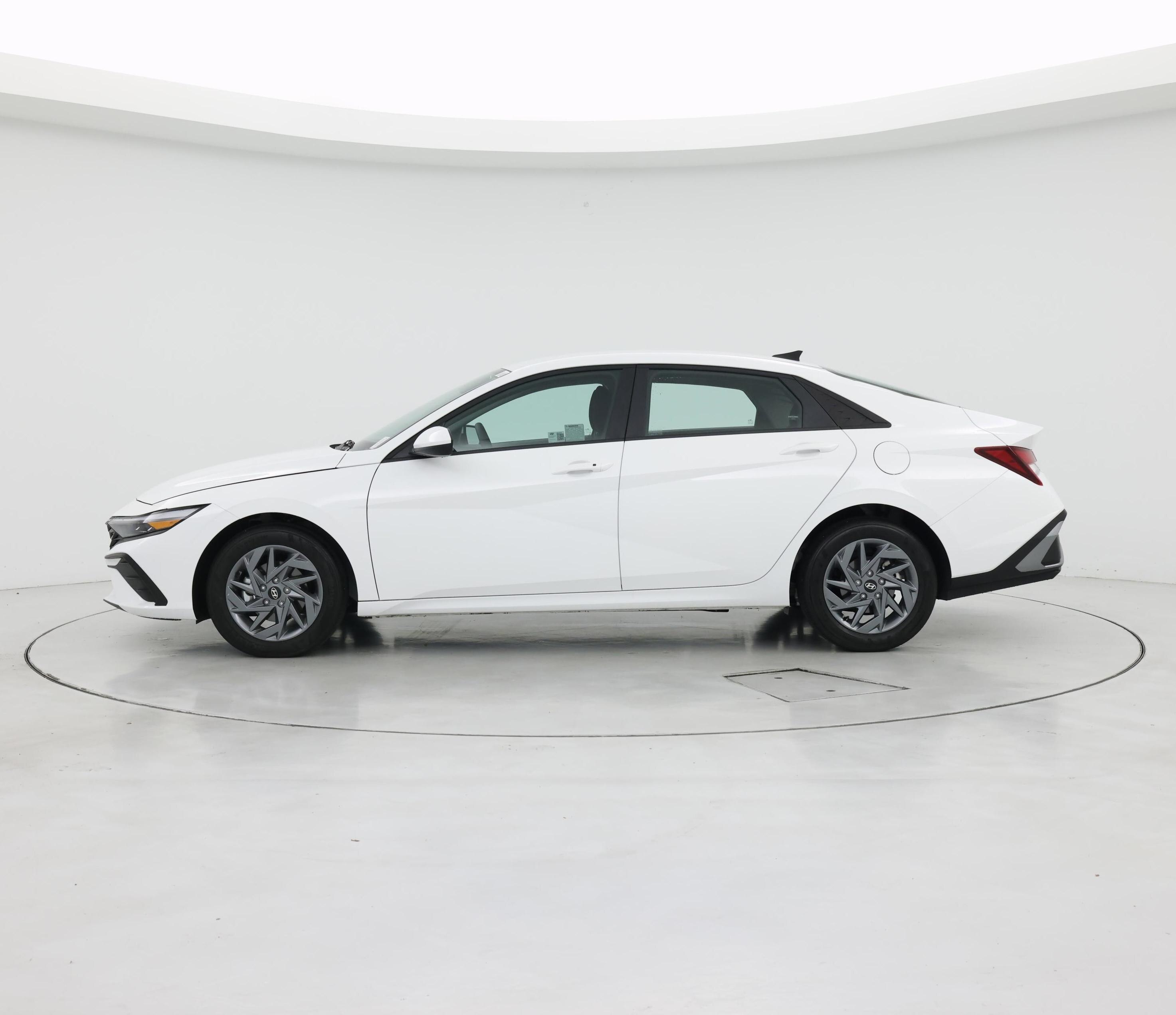 Thumbnail: 2024 Hyundai Elantra - 3