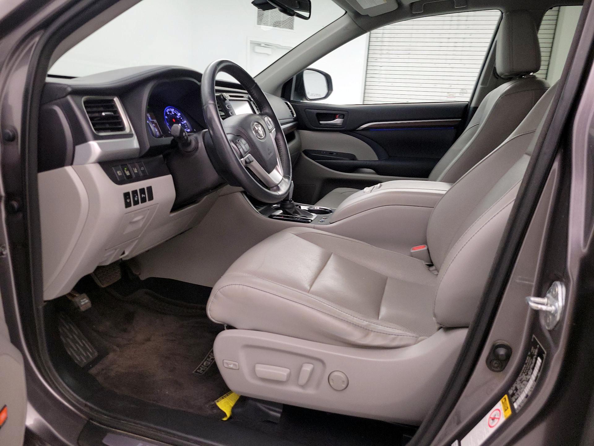 Thumbnail: 2016 Toyota Highlander - 11