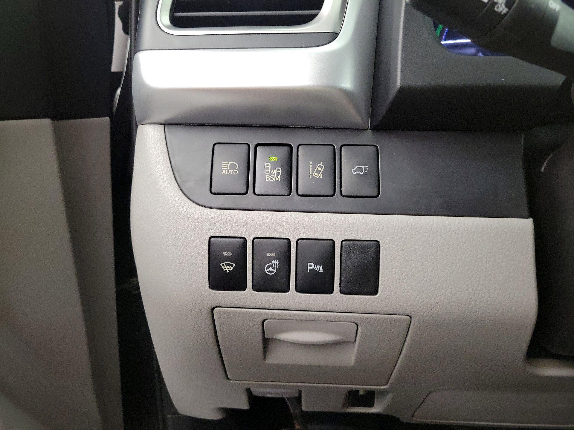 Thumbnail: 2016 Toyota Highlander - 13