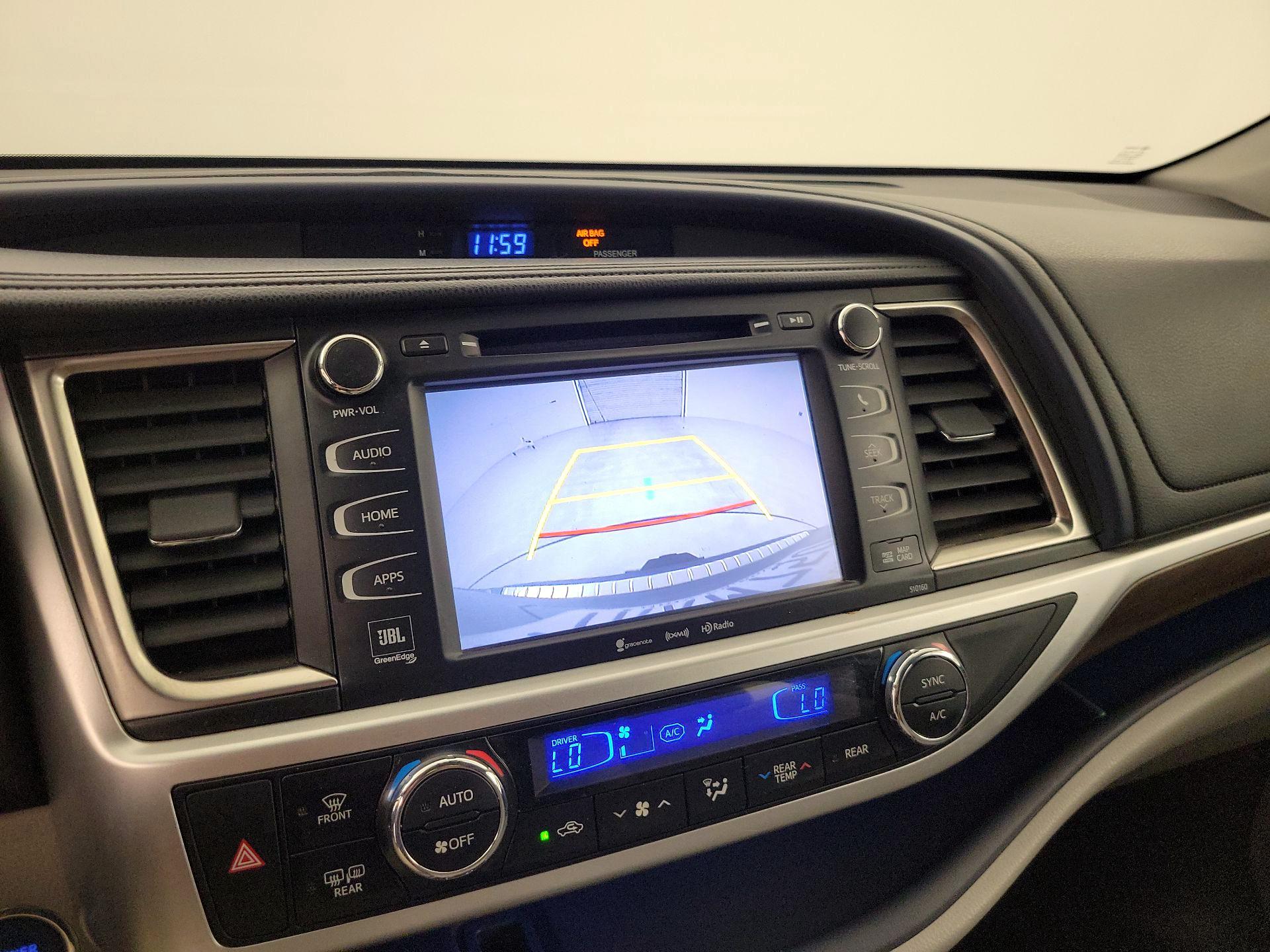Thumbnail: 2016 Toyota Highlander - 14