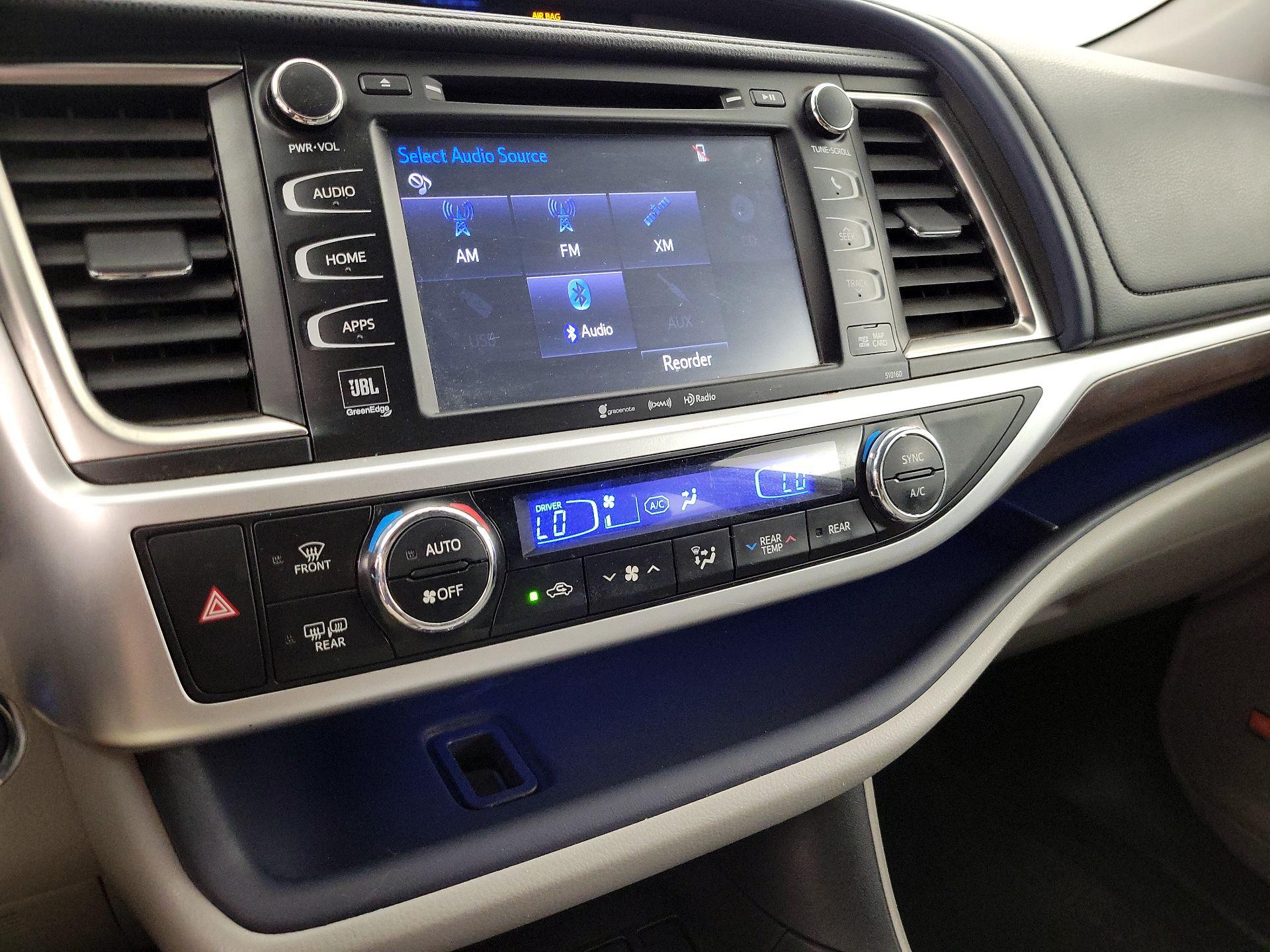 Thumbnail: 2016 Toyota Highlander - 16