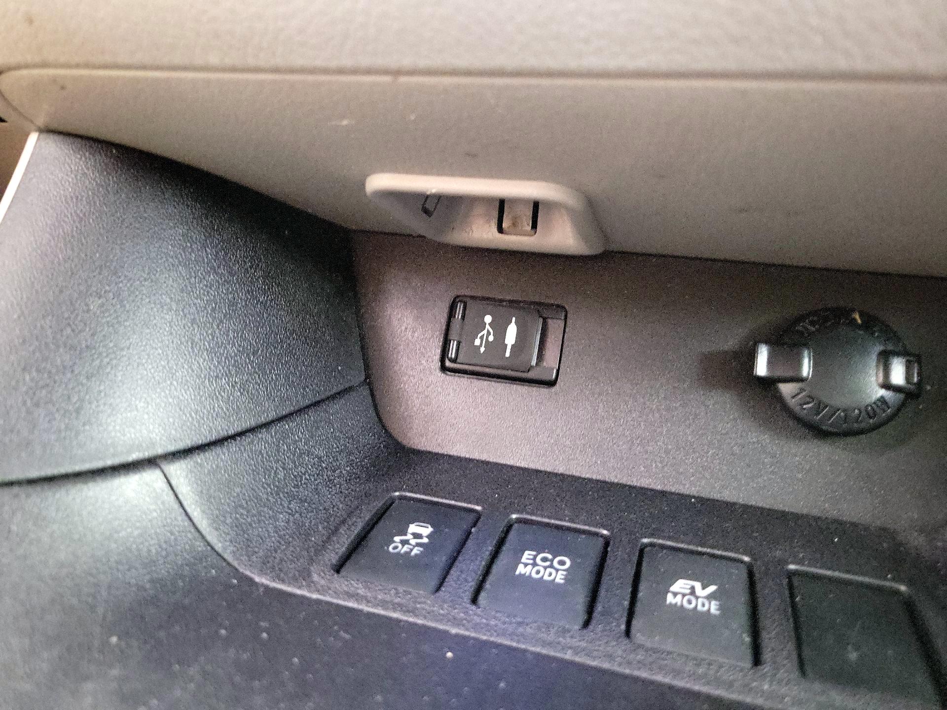 Thumbnail: 2016 Toyota Highlander - 18