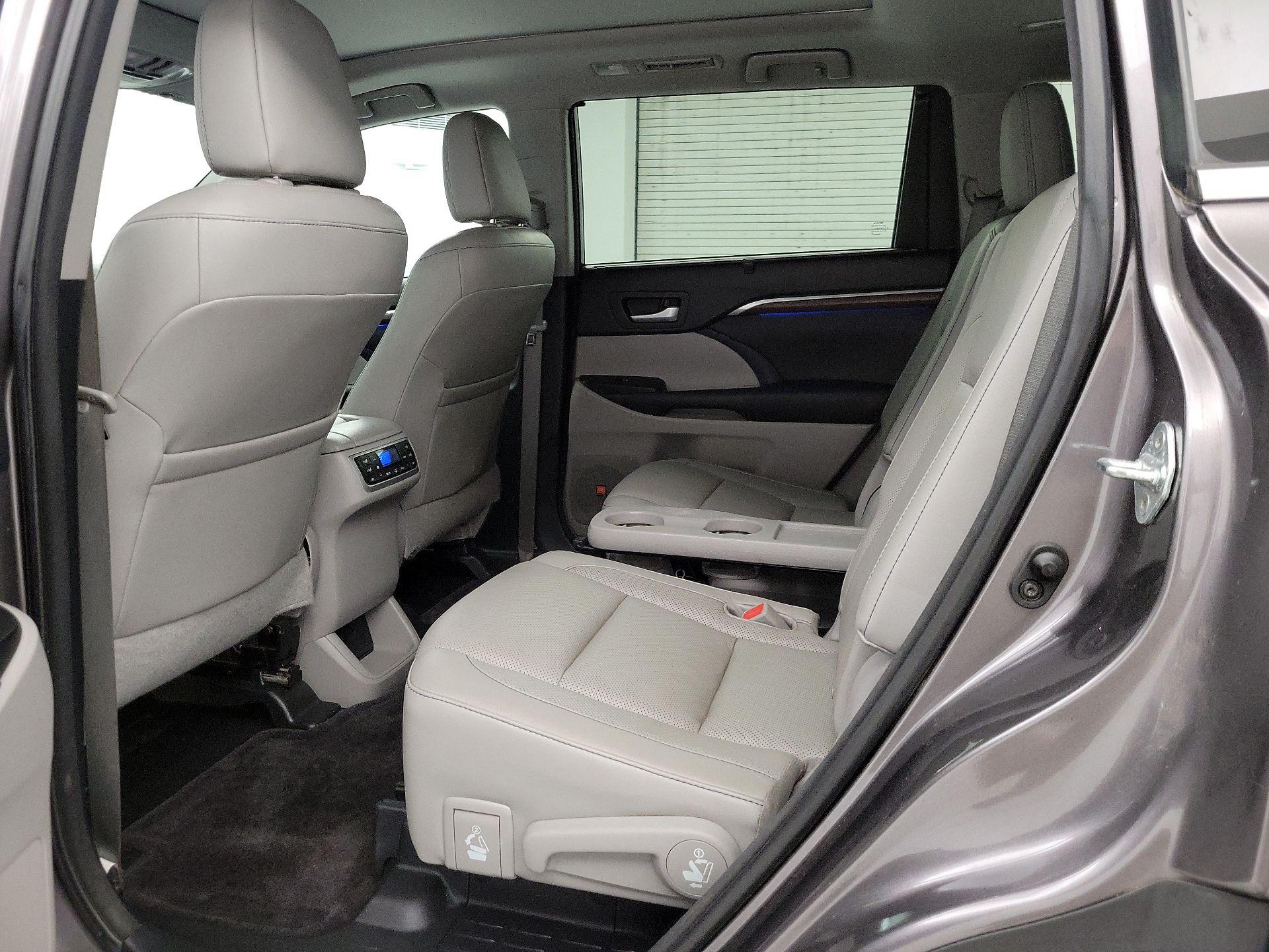 Thumbnail: 2016 Toyota Highlander - 19