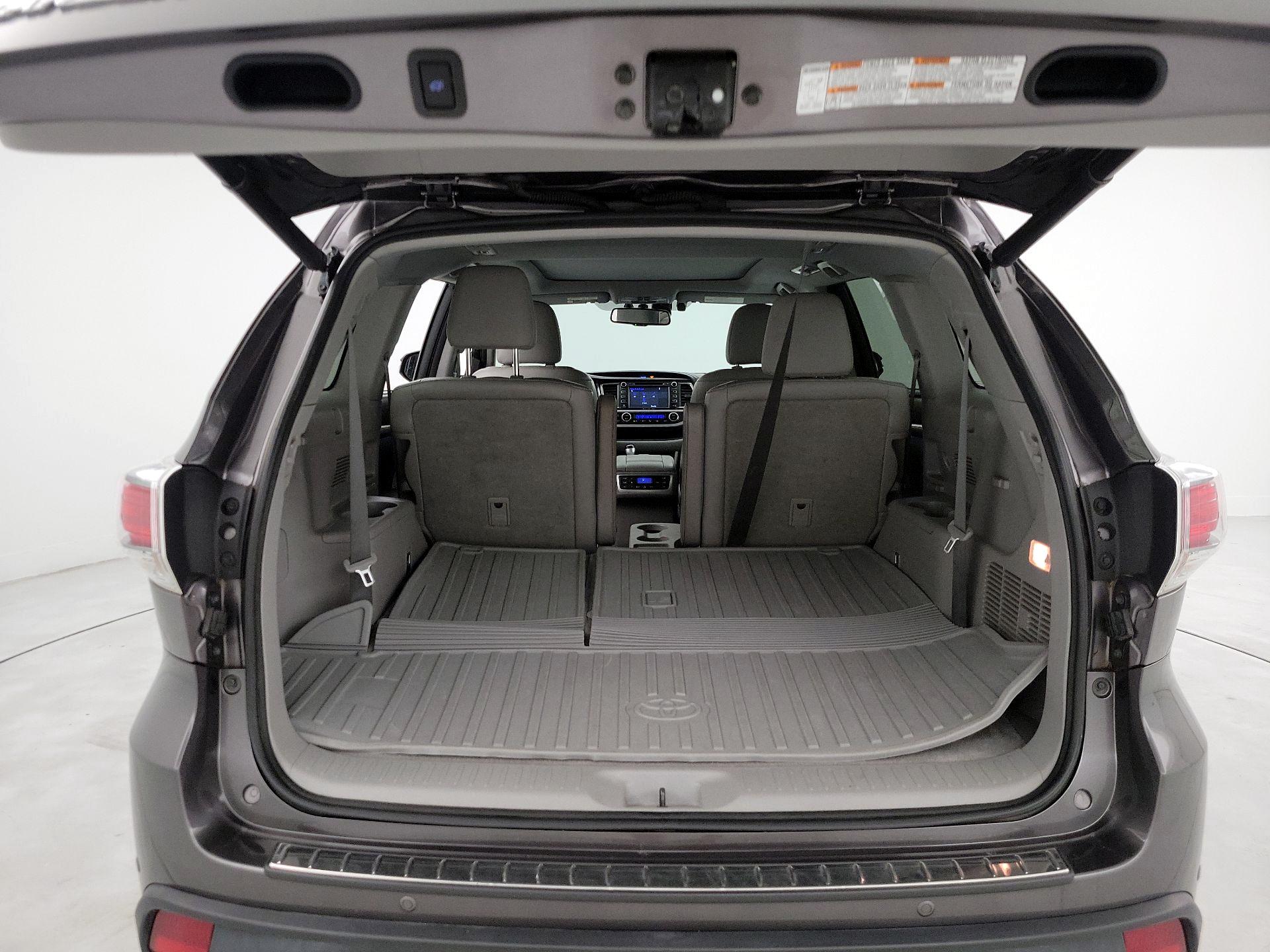 Thumbnail: 2016 Toyota Highlander - 20