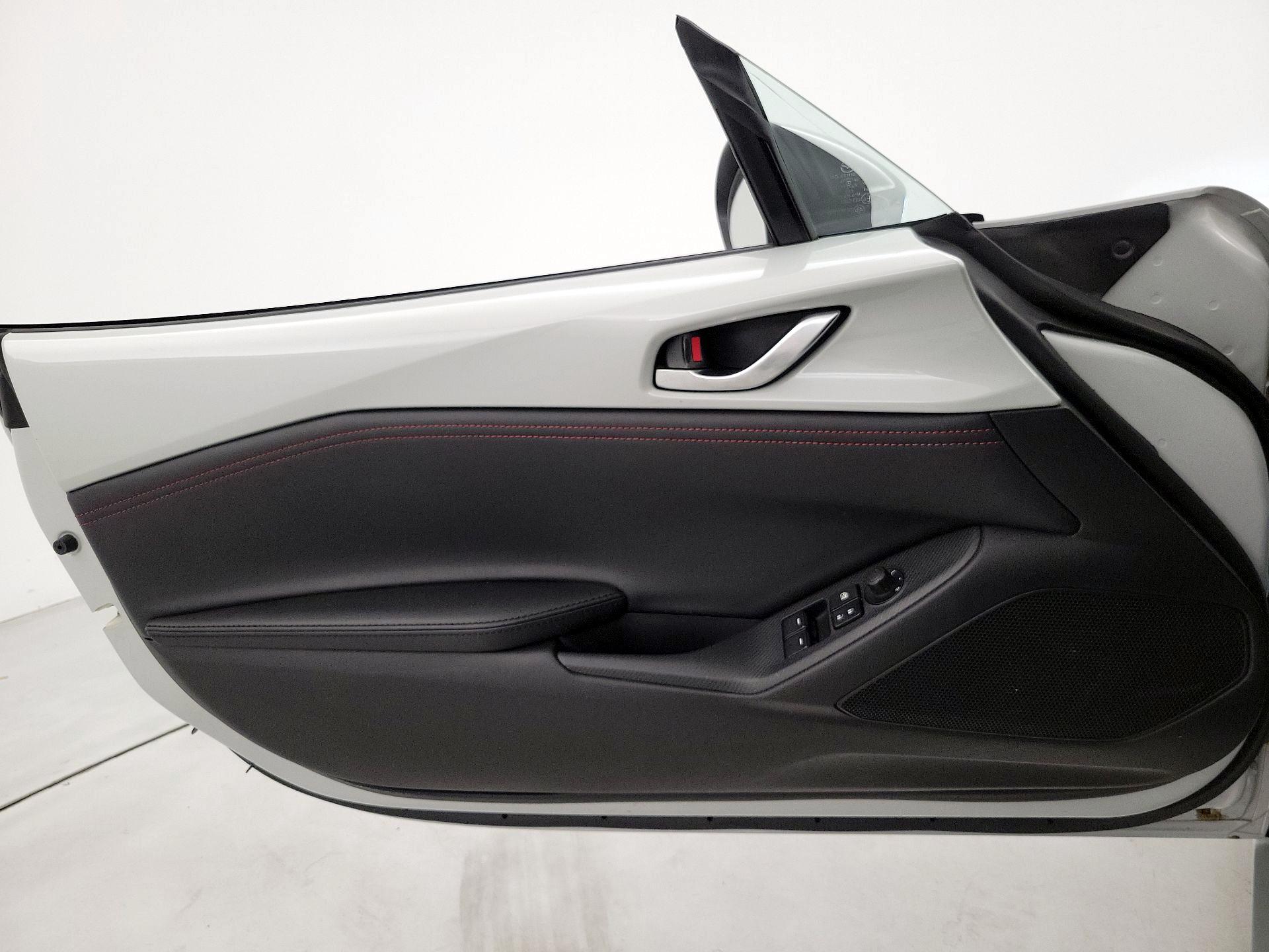 Thumbnail: 2017 Mazda MX-5 Miata - 12
