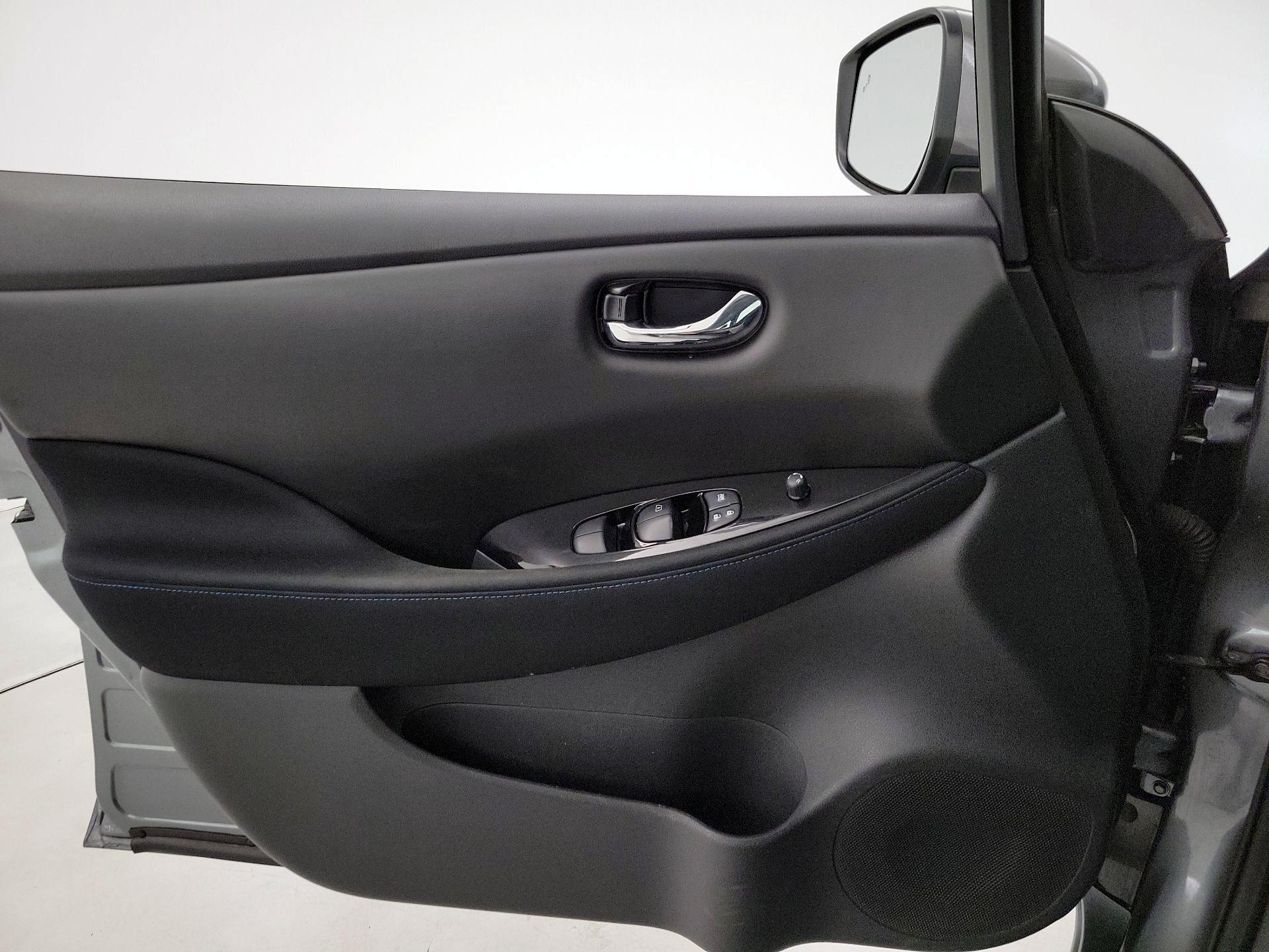 Thumbnail: 2020 Nissan Leaf - 12