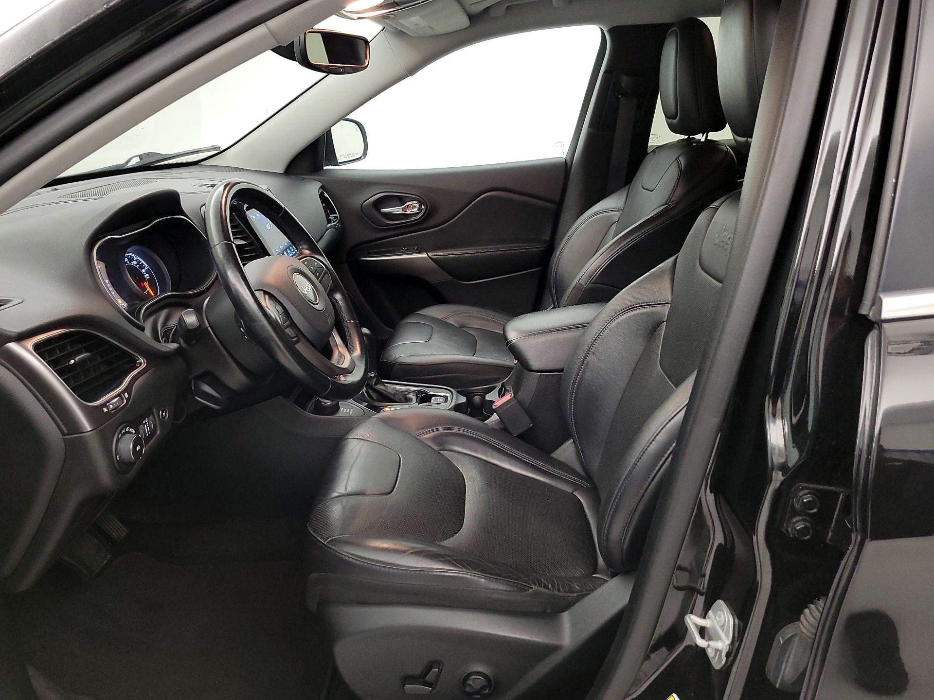 Thumbnail: 2020 Jeep Cherokee - 11