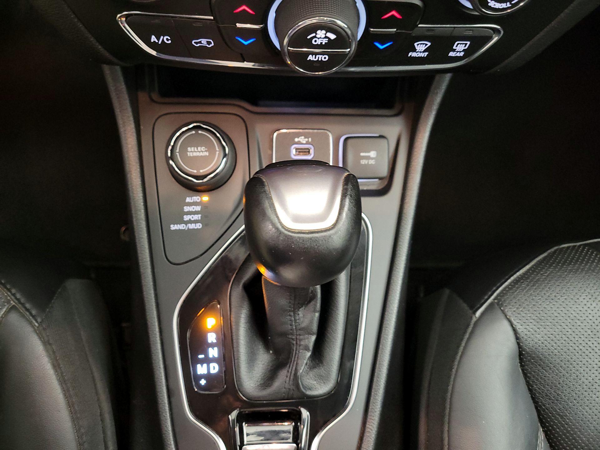 Thumbnail: 2020 Jeep Cherokee - 17