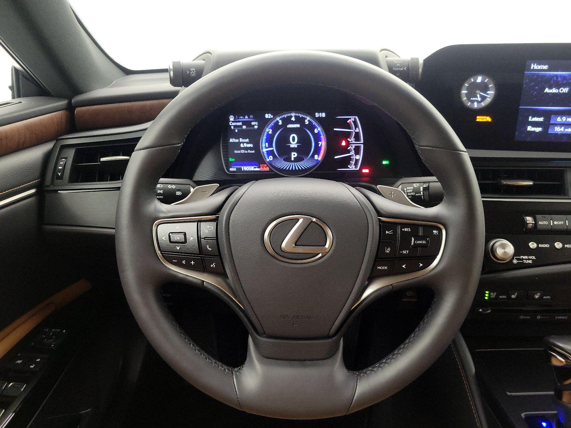 Thumbnail: 2022 Lexus ES - 10