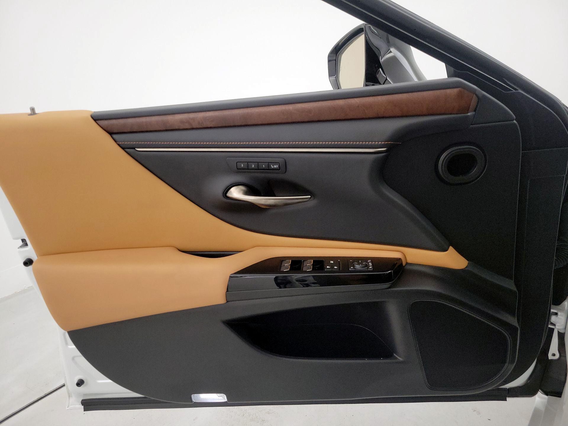 Thumbnail: 2022 Lexus ES - 12
