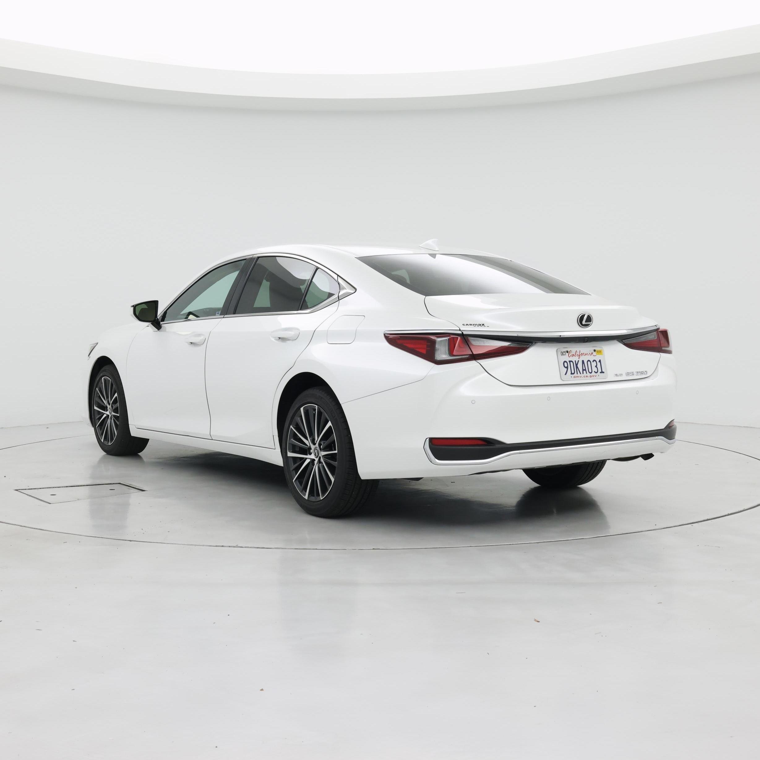 Thumbnail: 2022 Lexus ES - 2