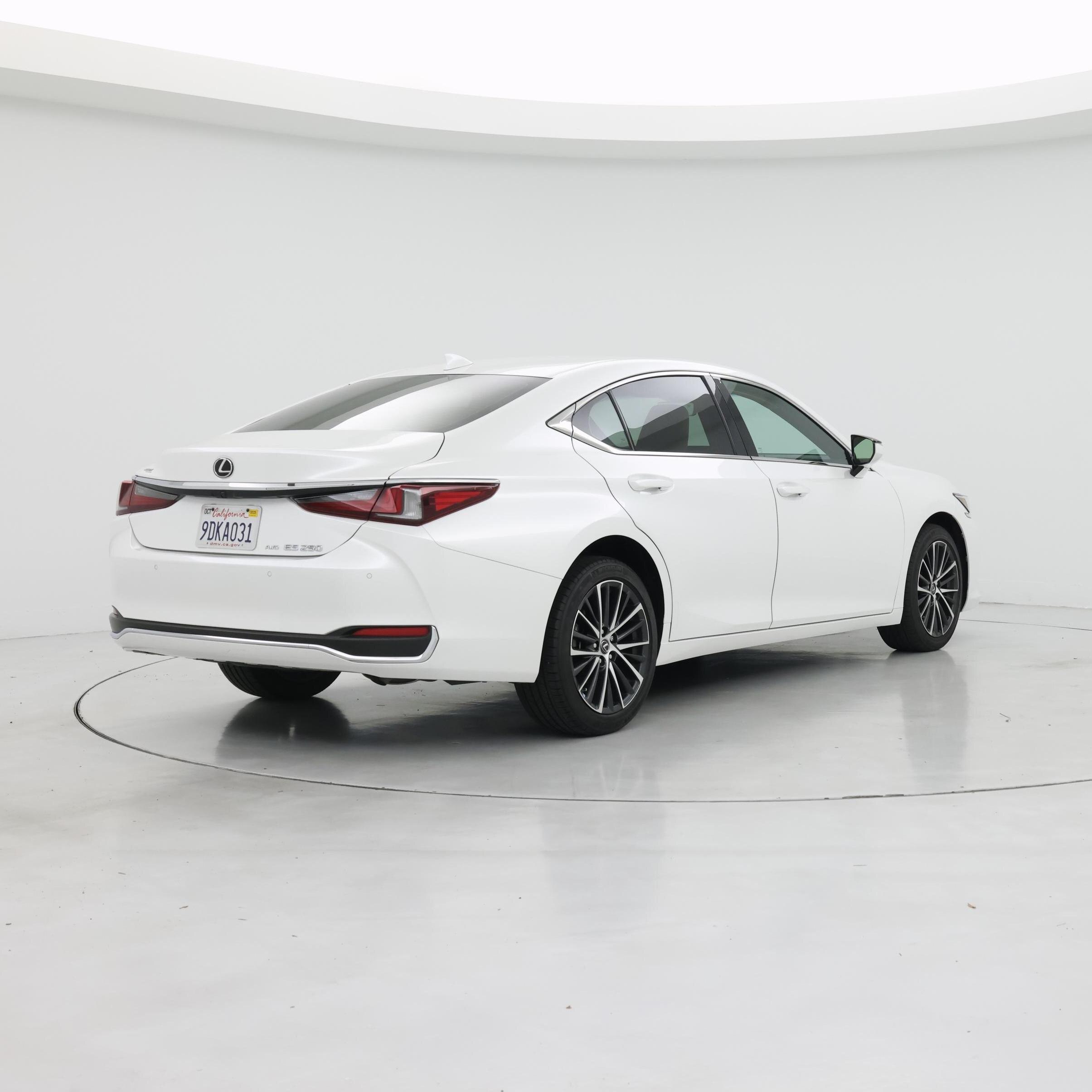 Thumbnail: 2022 Lexus ES - 8
