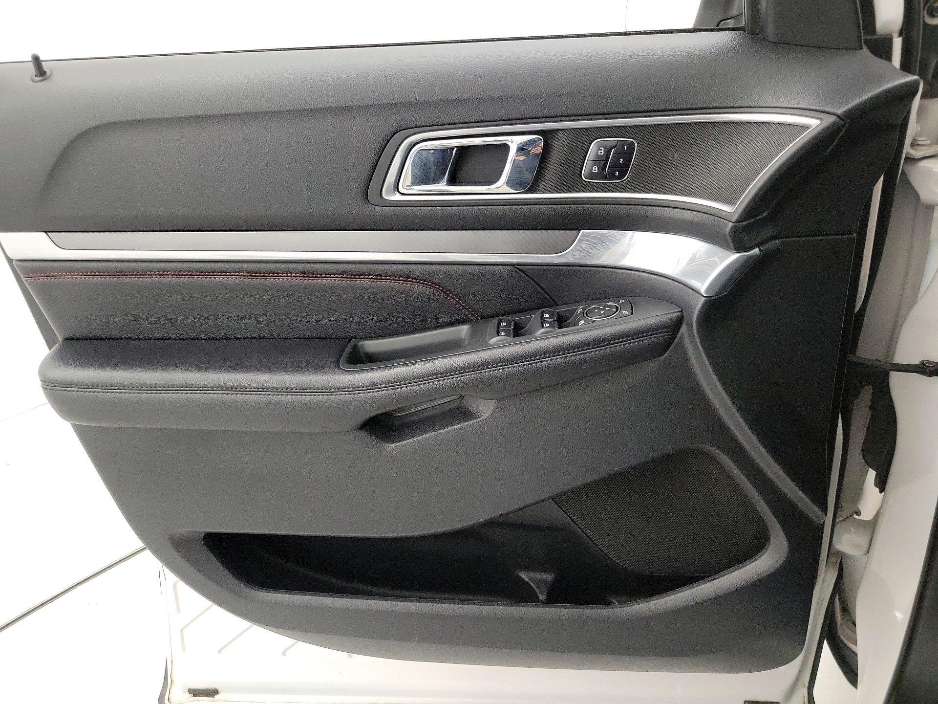Thumbnail: 2016 Ford Explorer - 12