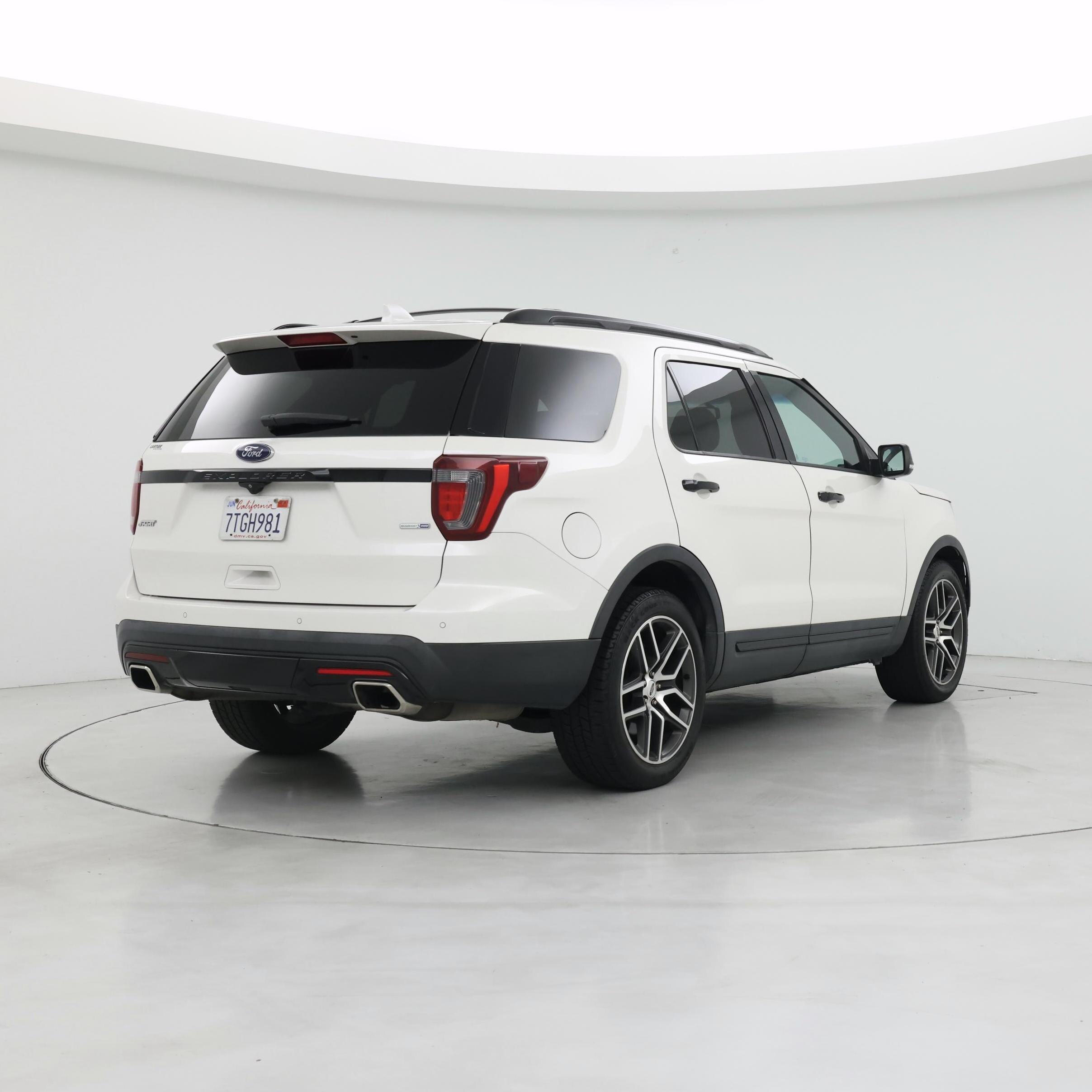 Thumbnail: 2016 Ford Explorer - 8