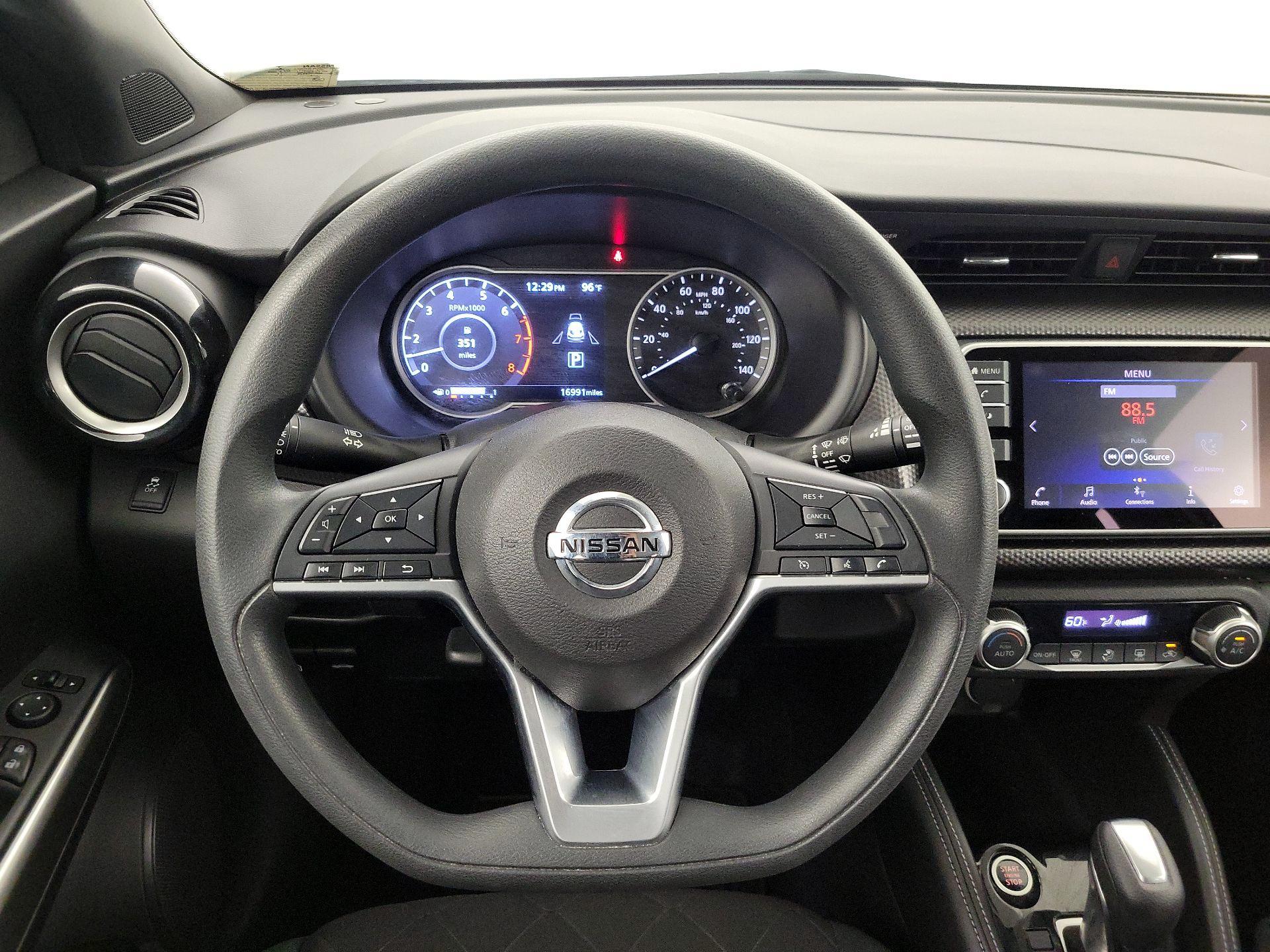 Thumbnail: 2018 Nissan Kicks - 10