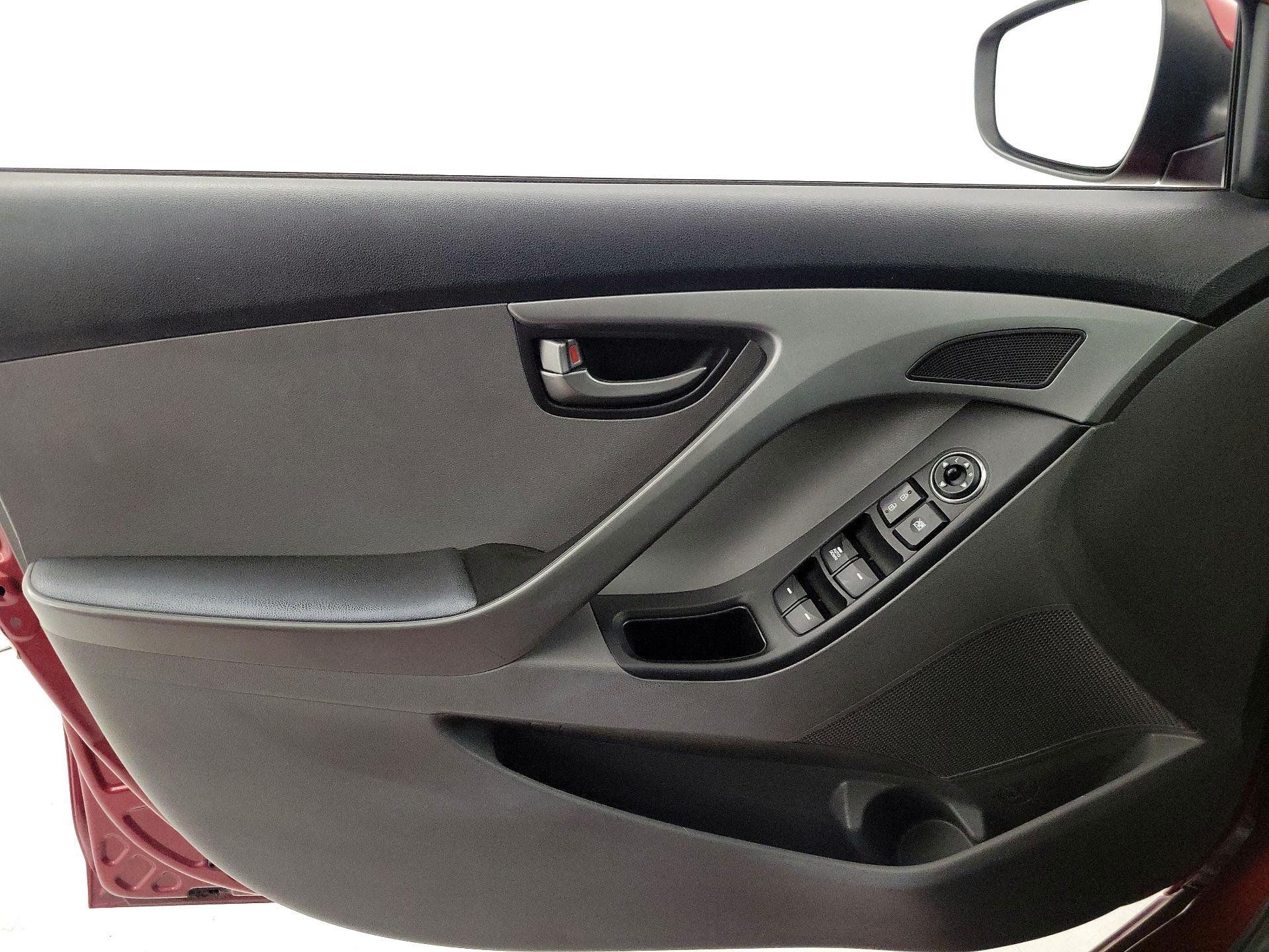 Thumbnail: 2016 Hyundai Elantra - 12
