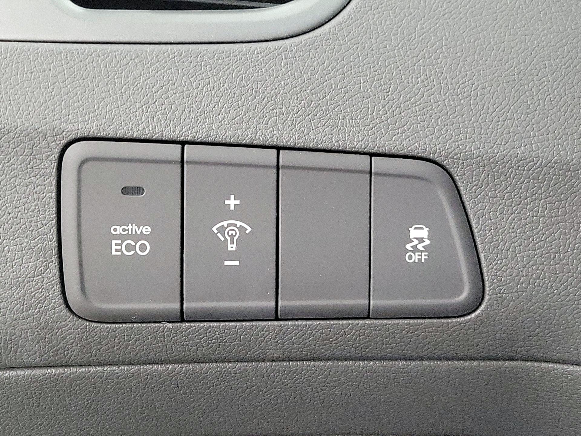 Thumbnail: 2016 Hyundai Elantra - 13