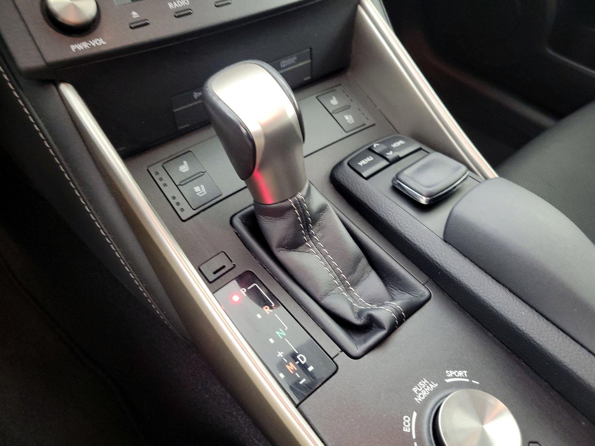 Thumbnail: 2015 Lexus IS - 18