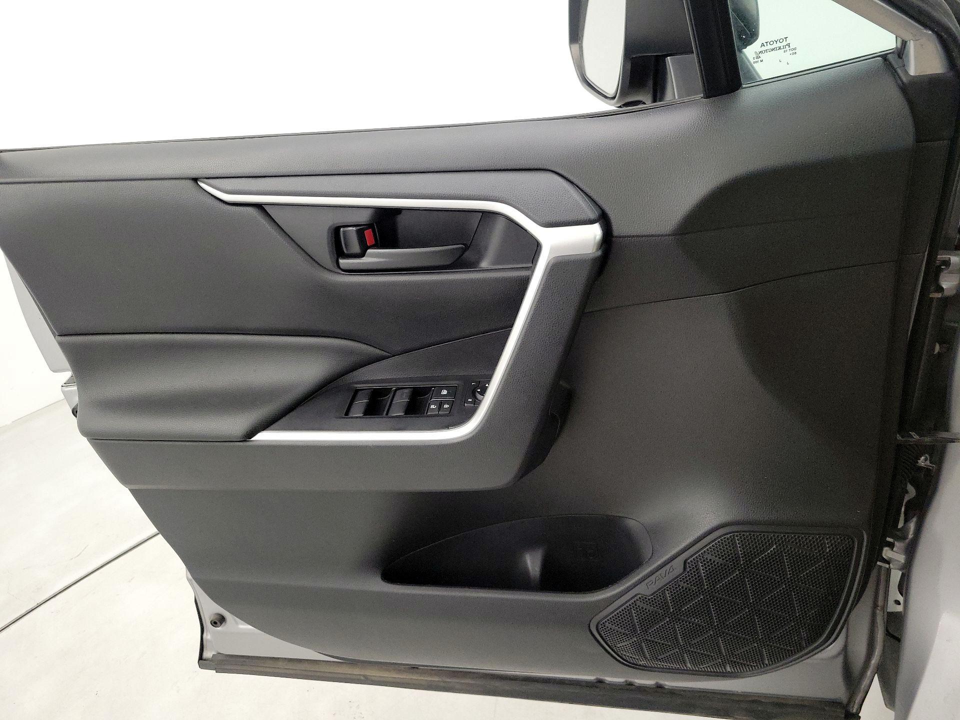 Thumbnail: 2021 Toyota RAV4 - 12
