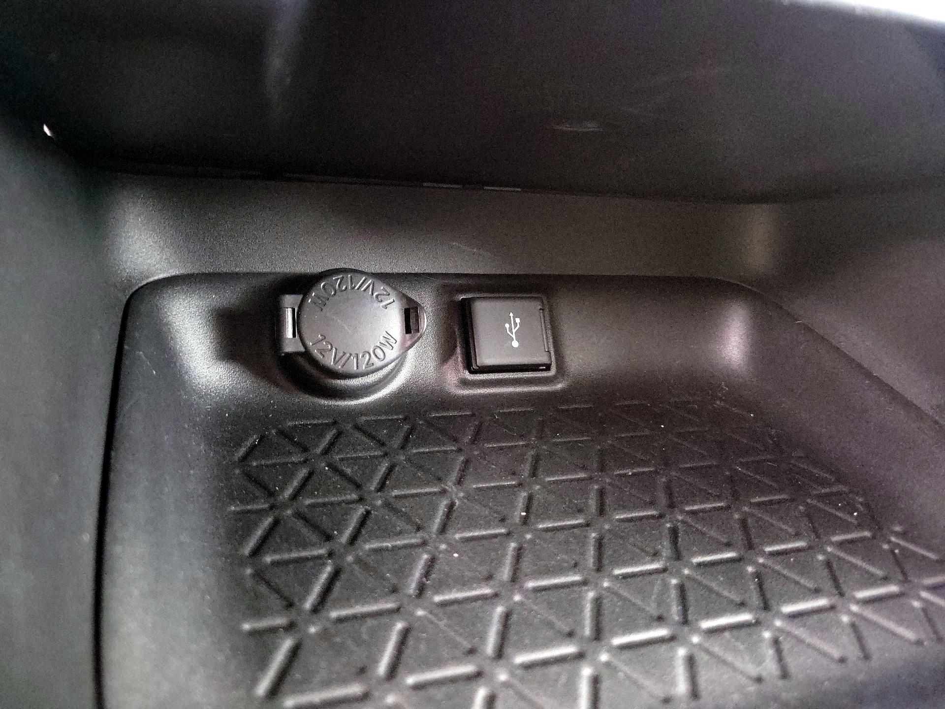 Thumbnail: 2021 Toyota RAV4 - 18