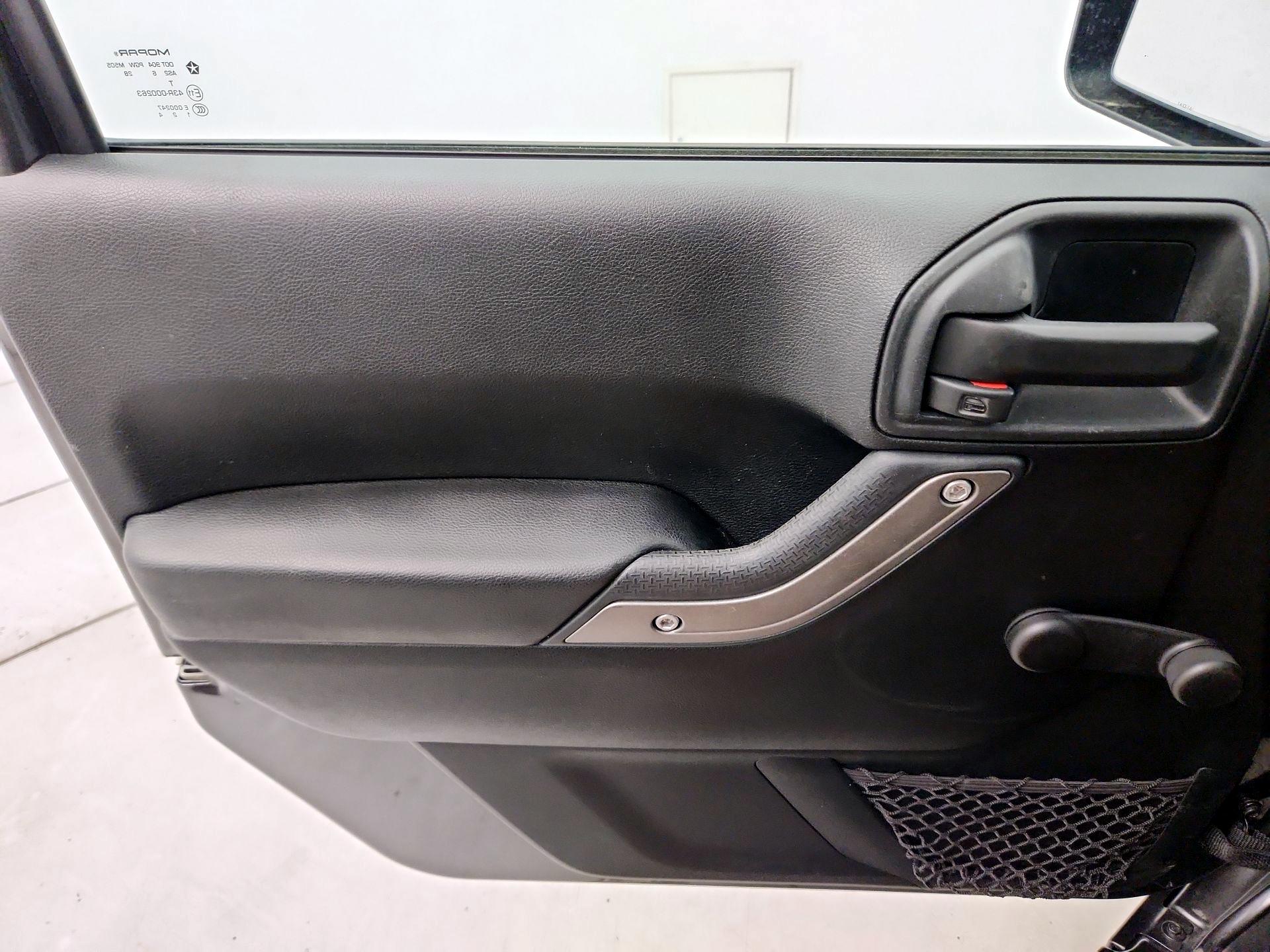 Thumbnail: 2016 Jeep Wrangler - 12